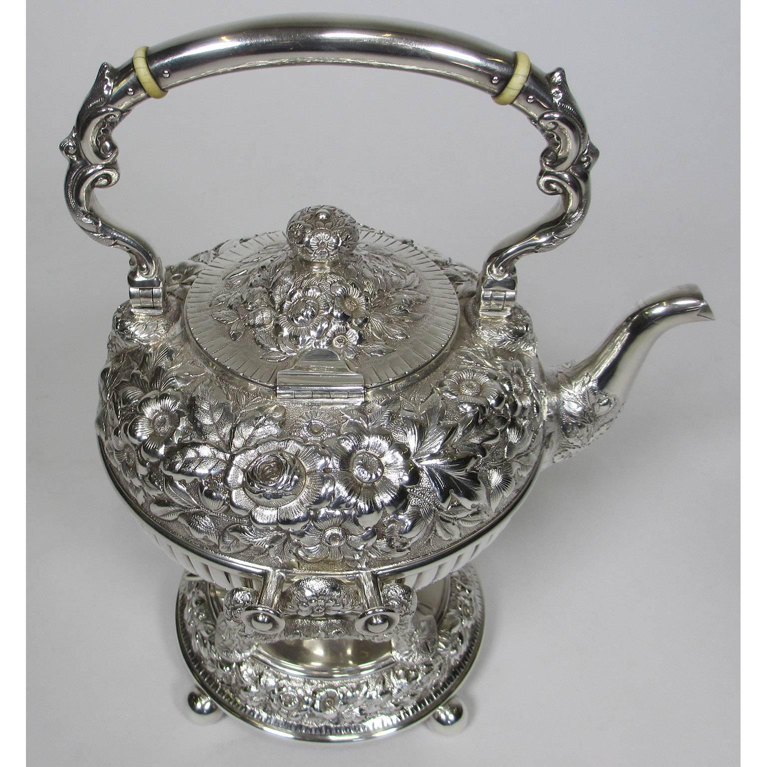 Néo-rococo Service à thé et café de six pièces en argent sterling finement ciselé Geo C. Shreve & Co. en vente