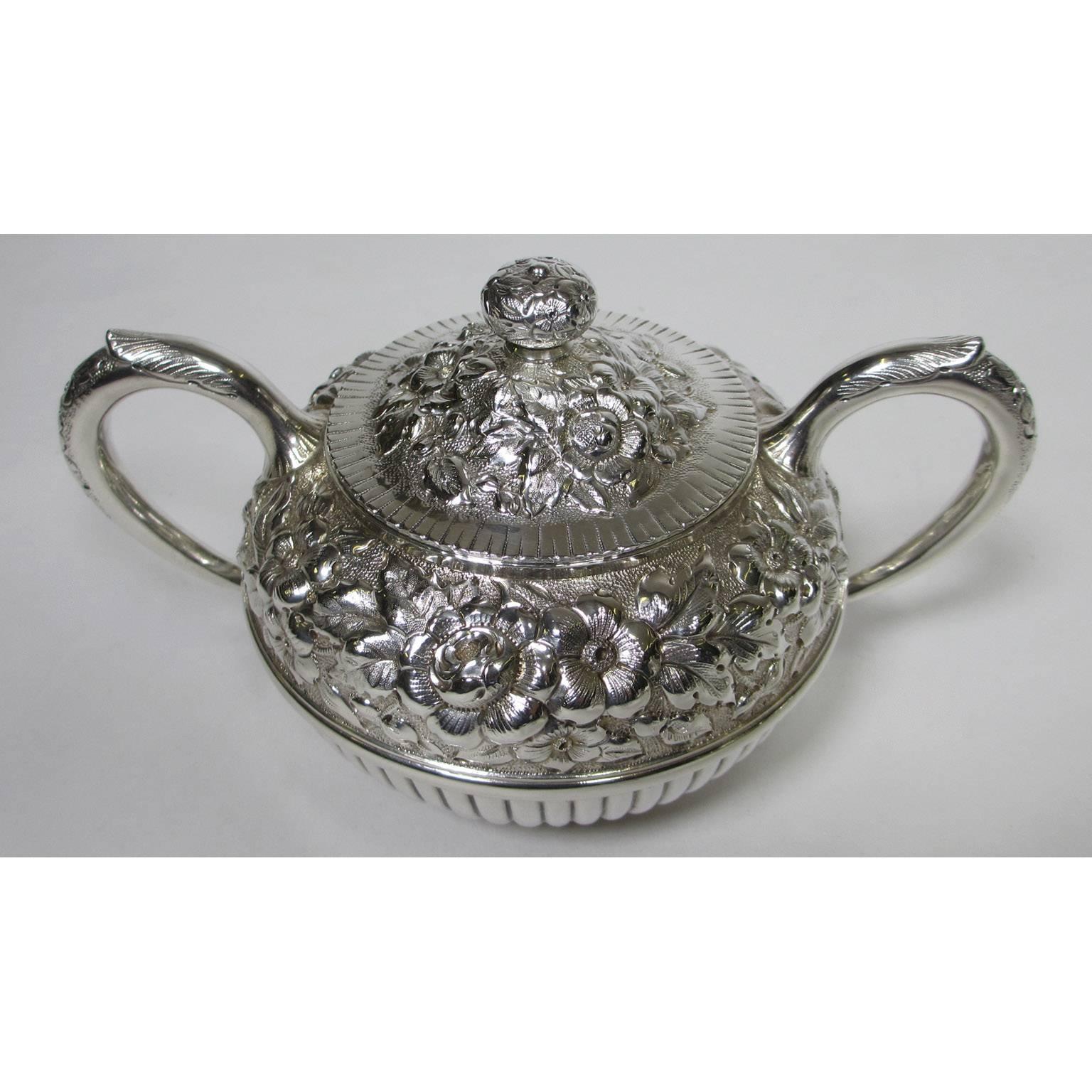 Argento 925 Geo C. Shreve & Co. un set da tè e caffè in argento sterling finemente cesellato di sei pezzi in vendita