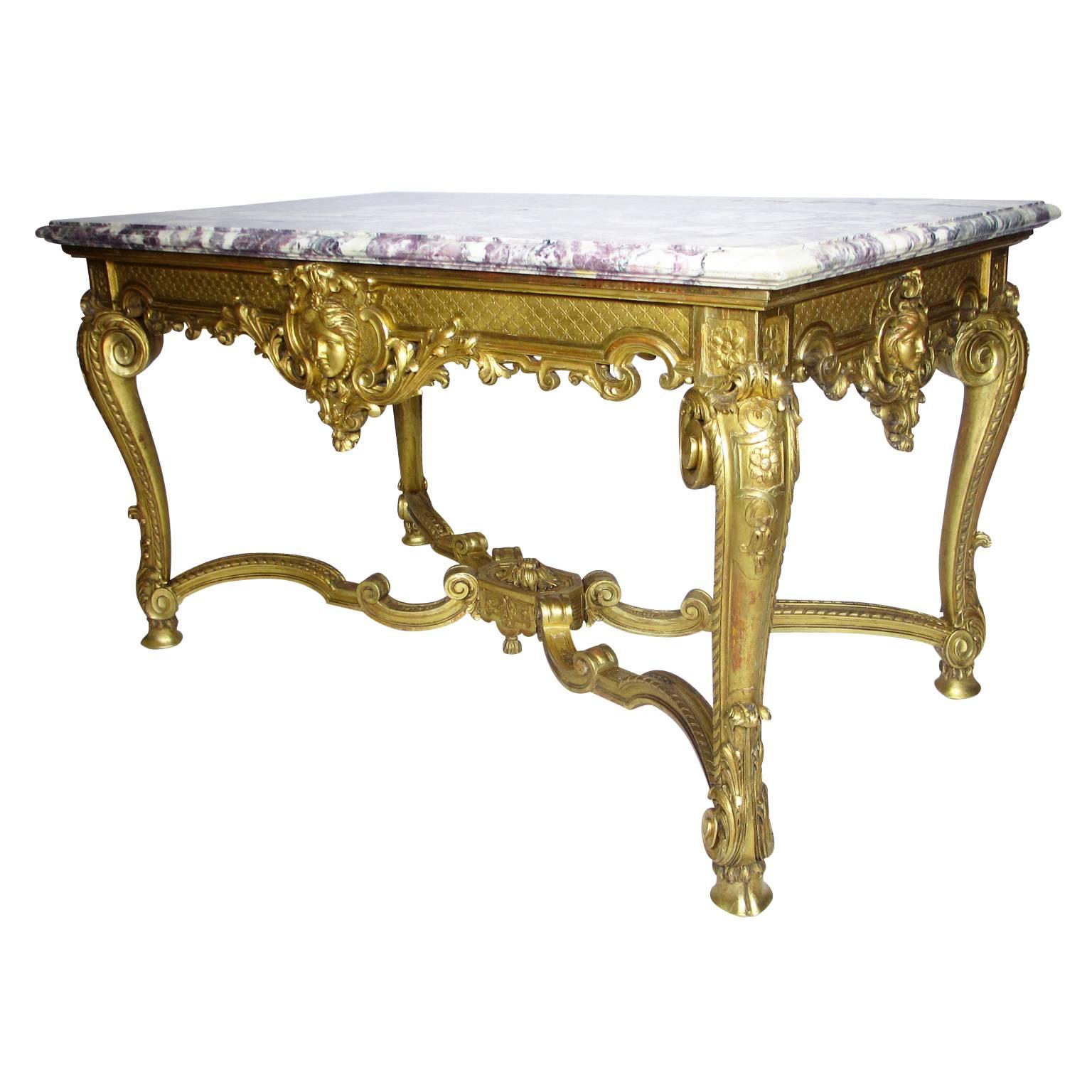 Marbre Table centrale sculptée en bois doré de style Louis XV du 19ème siècle en vente