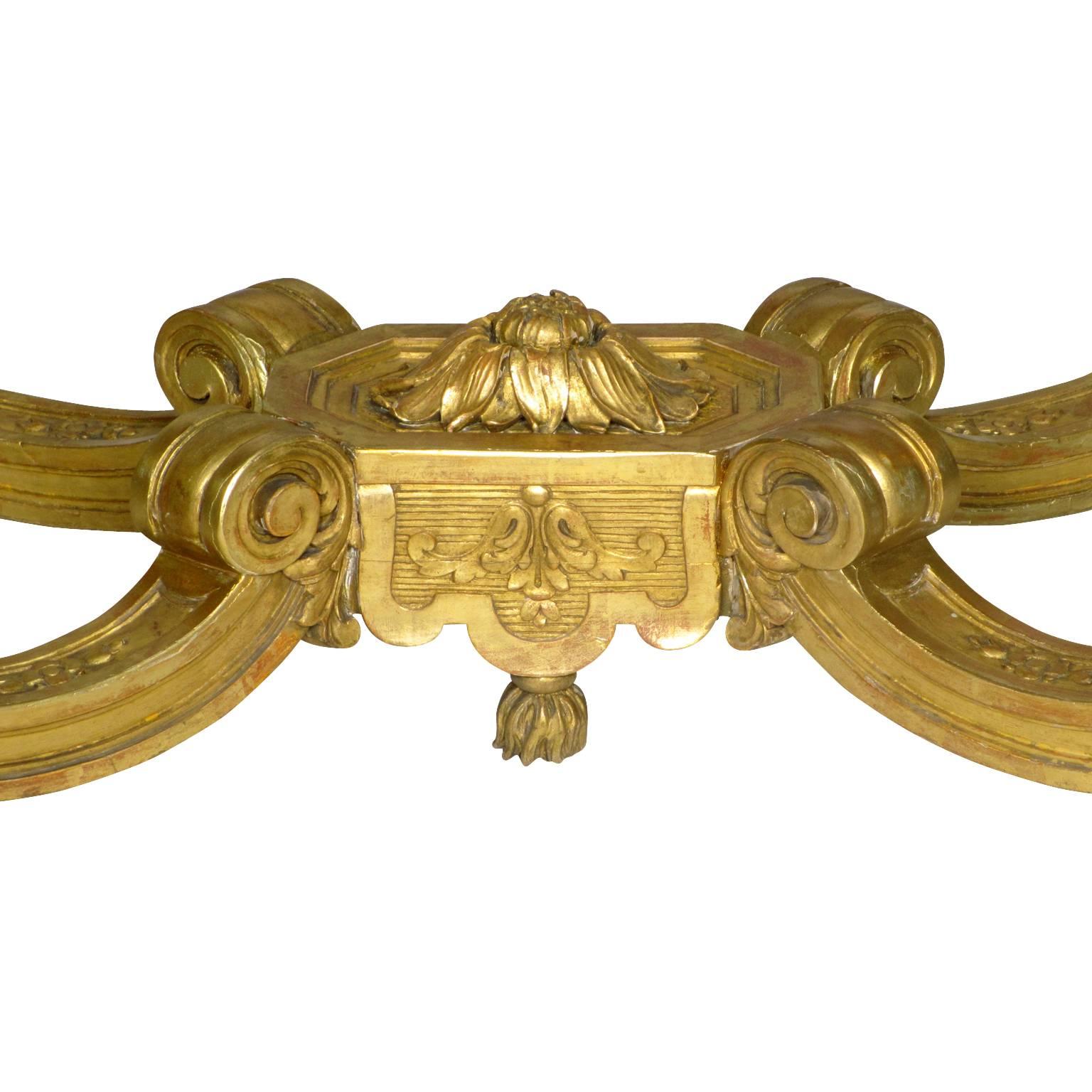 Table centrale sculptée en bois doré de style Louis XV du 19ème siècle en vente 2