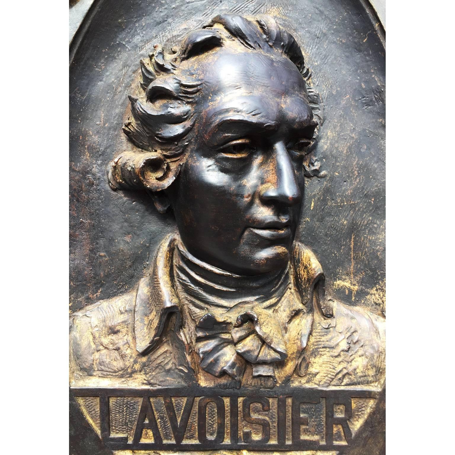 Directoire Médaillon français en relief recouvert de cuivre du 18ème-19ème siècle d'Antoine Lavoisier en vente