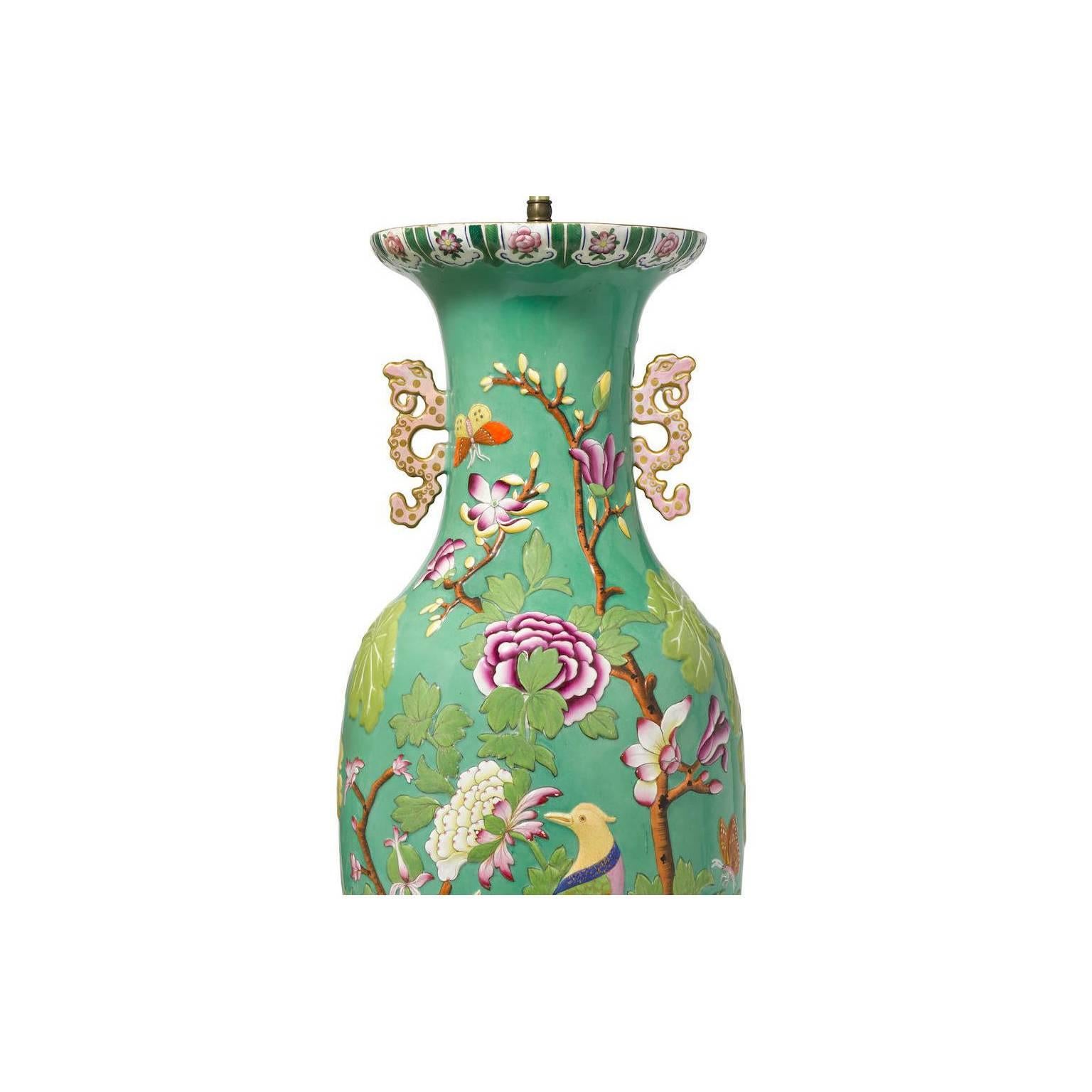 Early 20th Century Pair of English 19th-20th Century Chinoiserie Style Porcelain Vases Table Lamps