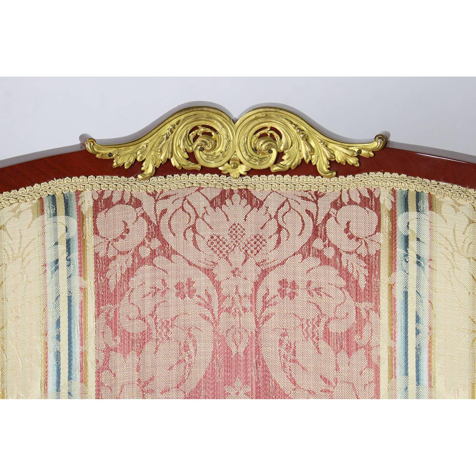 Coppia di Bergère francesi in stile Luigi XVI Belle Époque attribuite a Jansen in vendita 1