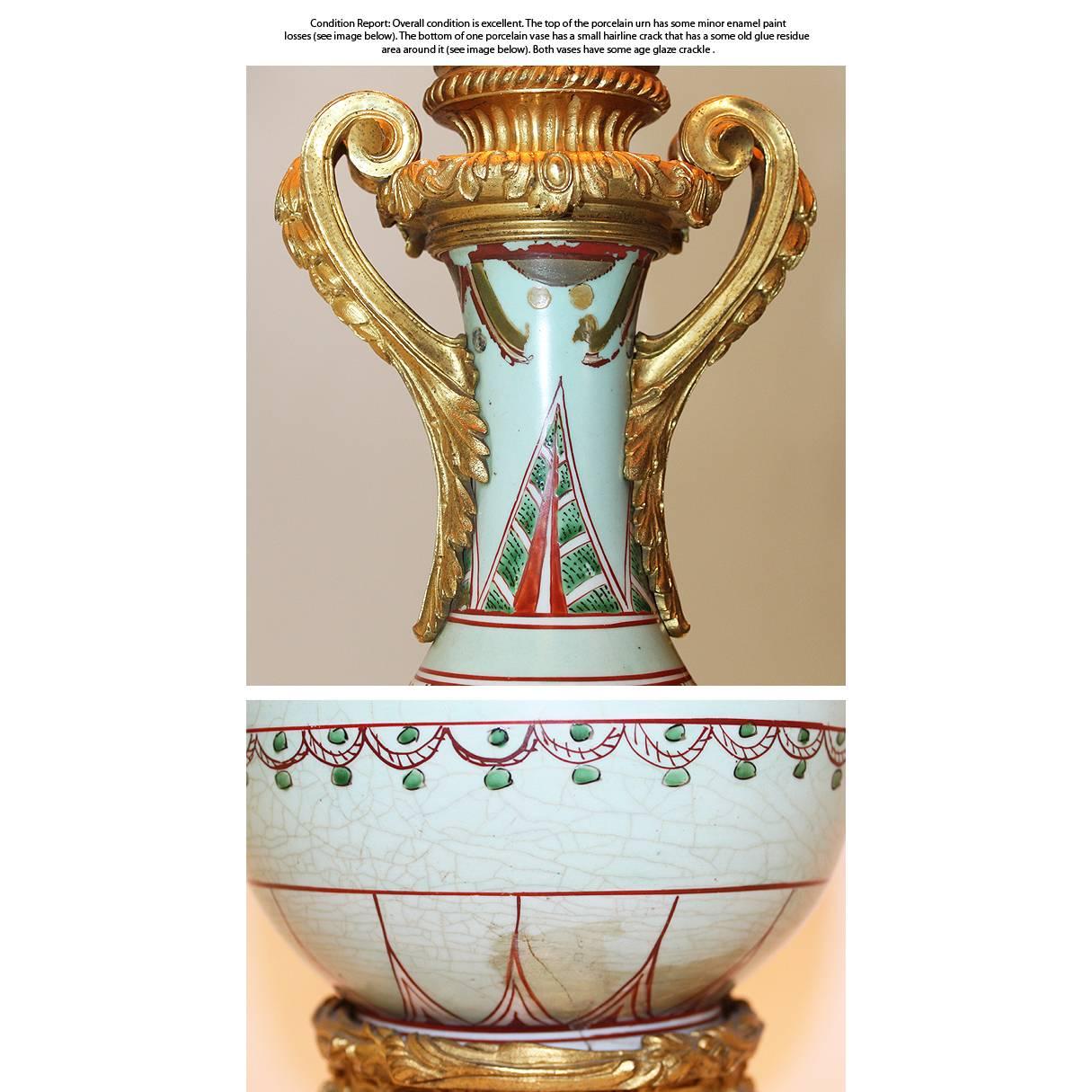XIXe siècle Paire de vases en porcelaine chinoise du 19e siècle montés sur bronze doré Lampes à huile en vente