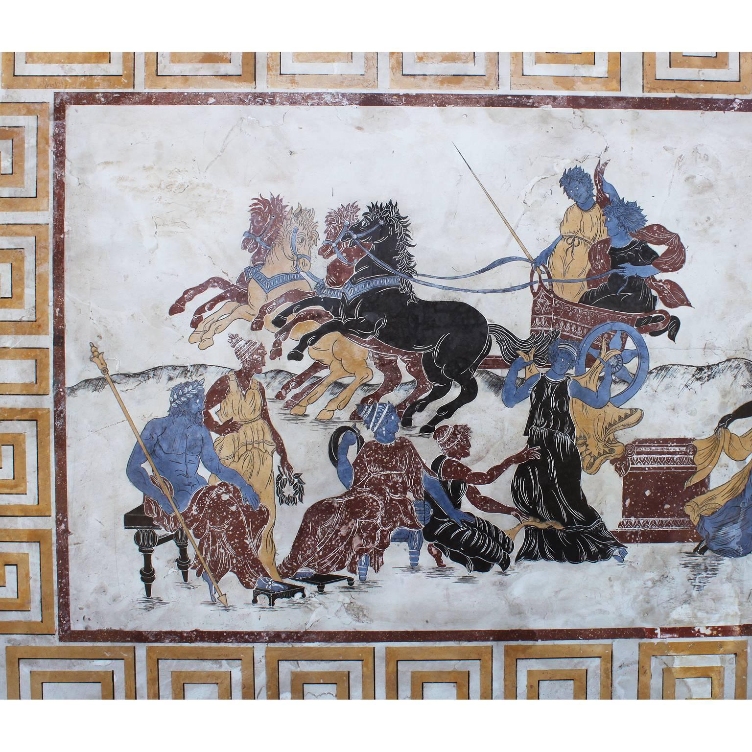 Grande plaque murale italienne de style néoclassique et gréco-romain du 19e au 20e siècle, représentant des chars, des chevaux, des jeunes filles allégoriques et des dieux, incrustée et peinte en porphyre impérial, sienne et autres pierres et