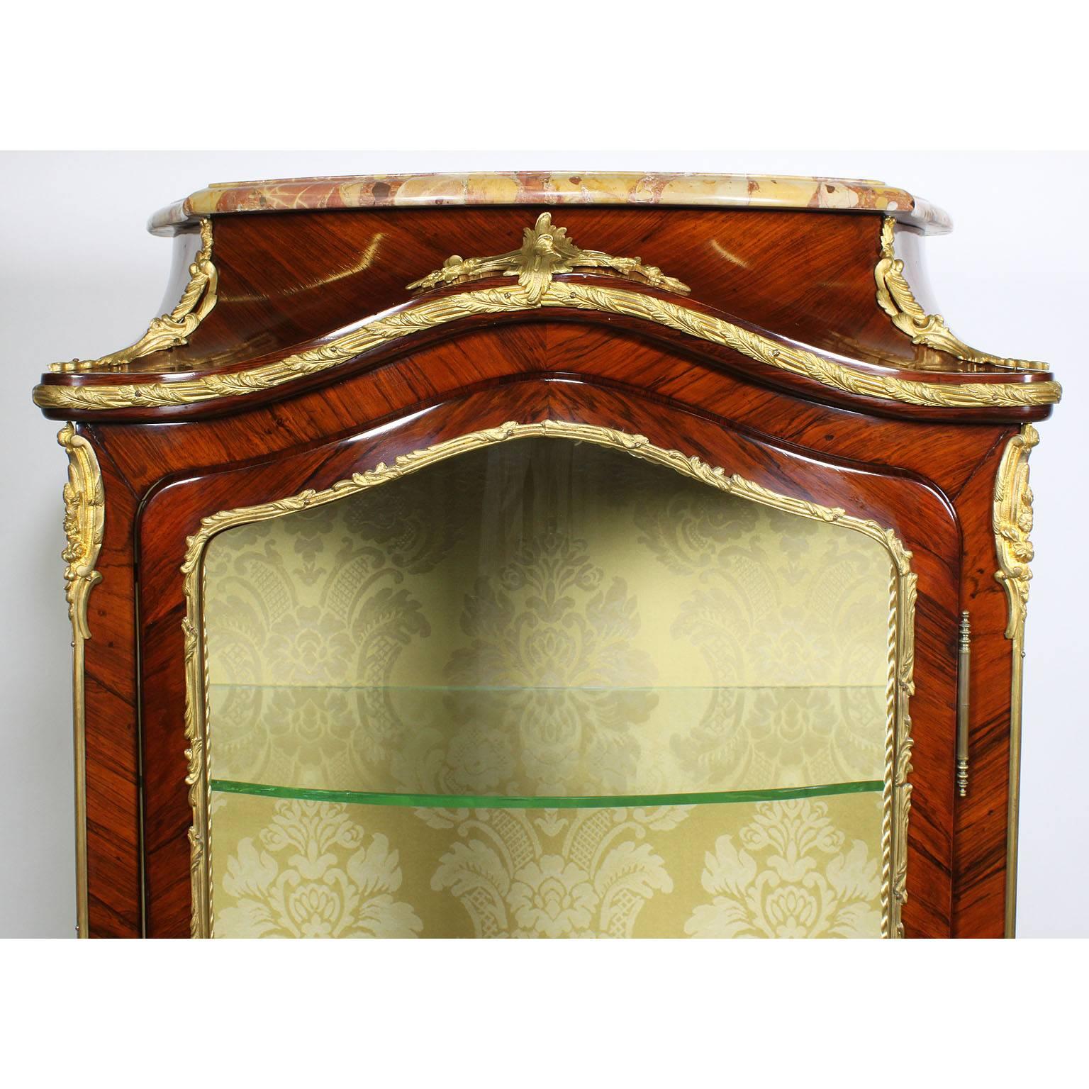 French 19th Century Louis XV Style Gilt Bronze-Mounted and Vernis Martin Vitrine In Good Condition For Sale In Los Angeles, CA