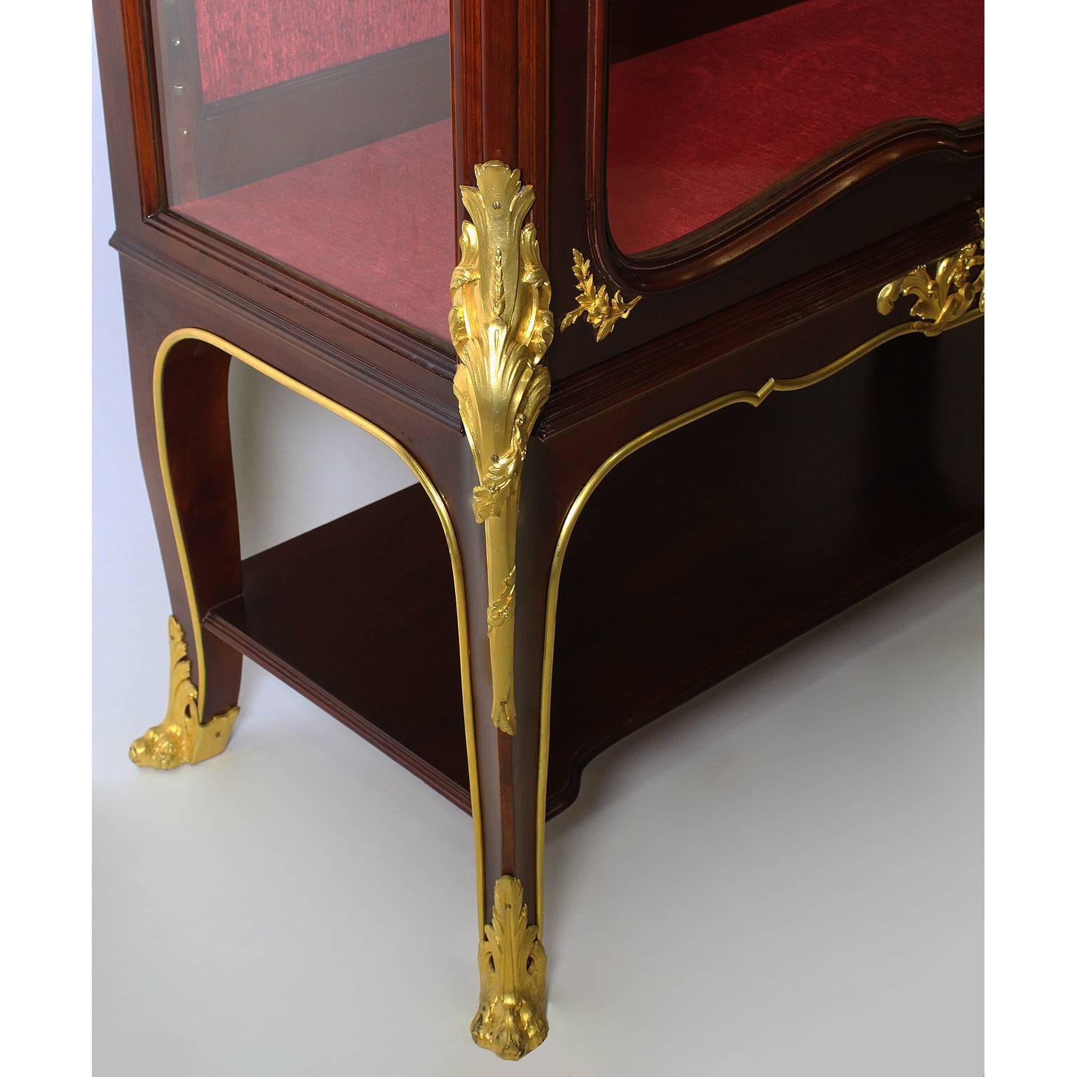 French, 19th-20th Century Louis XV Style Gilt Bronze-Mounted Vitrine by Haentges For Sale 2