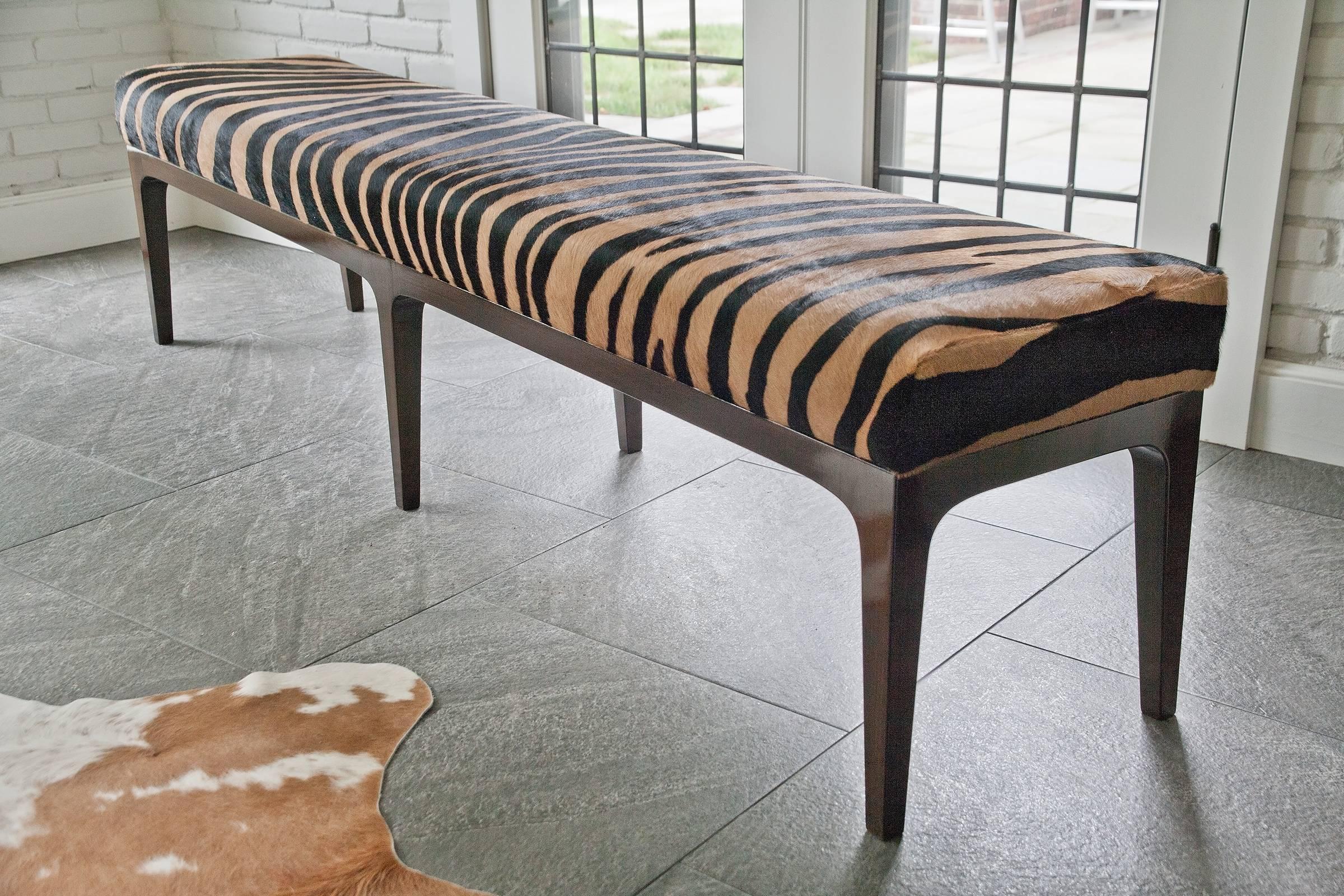 Mid-Century Modern Style Zebra Stenciled Cowhide Hair Upholstered Bench (amerikanisch) im Angebot