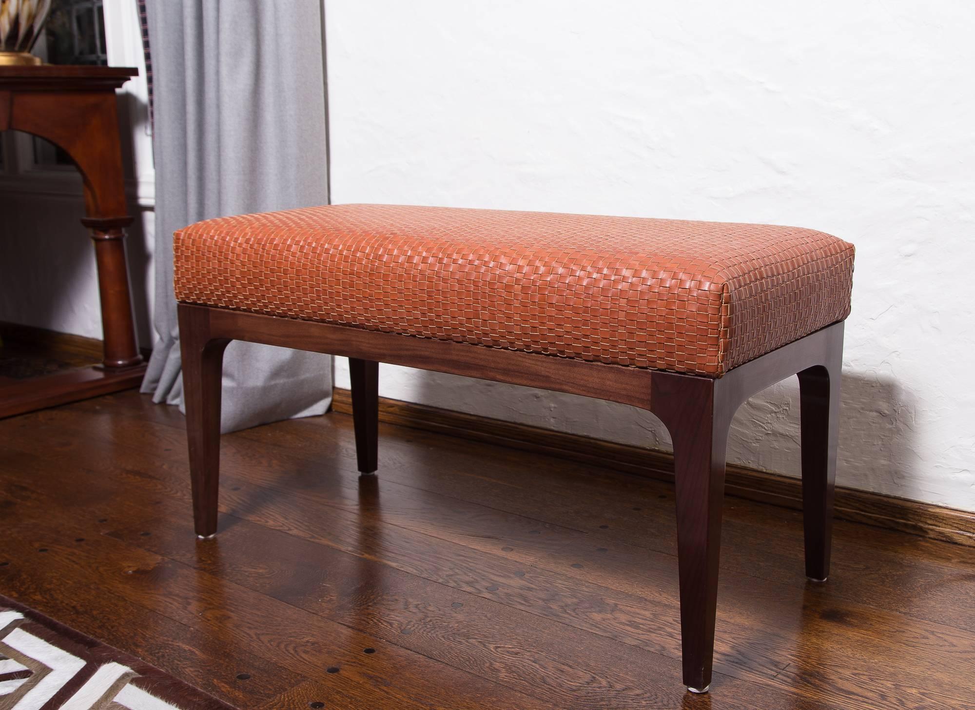The Raphael bench – Mid-Century Modern woven leather 3 ft bench.

Gandwoven Italian leather in luggage.
Italian leather.
Mid-Century Modern frame.
Natural stain.
Walnut wood.
Measures: 36