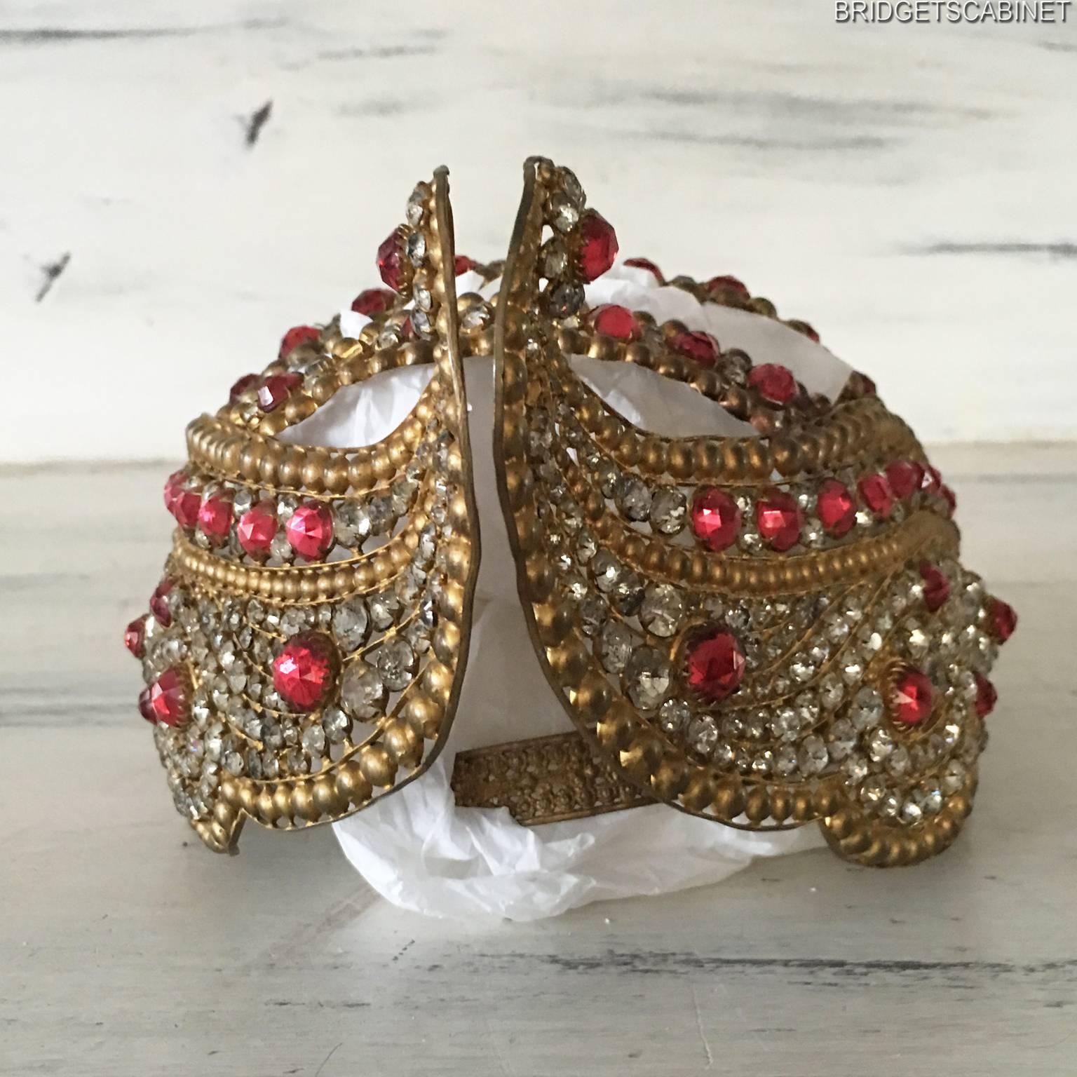 1920s Cleopatra Mata Hari Stage Crown and Bra Paris Red and Clear Rhinestones In Excellent Condition For Sale In London, GB