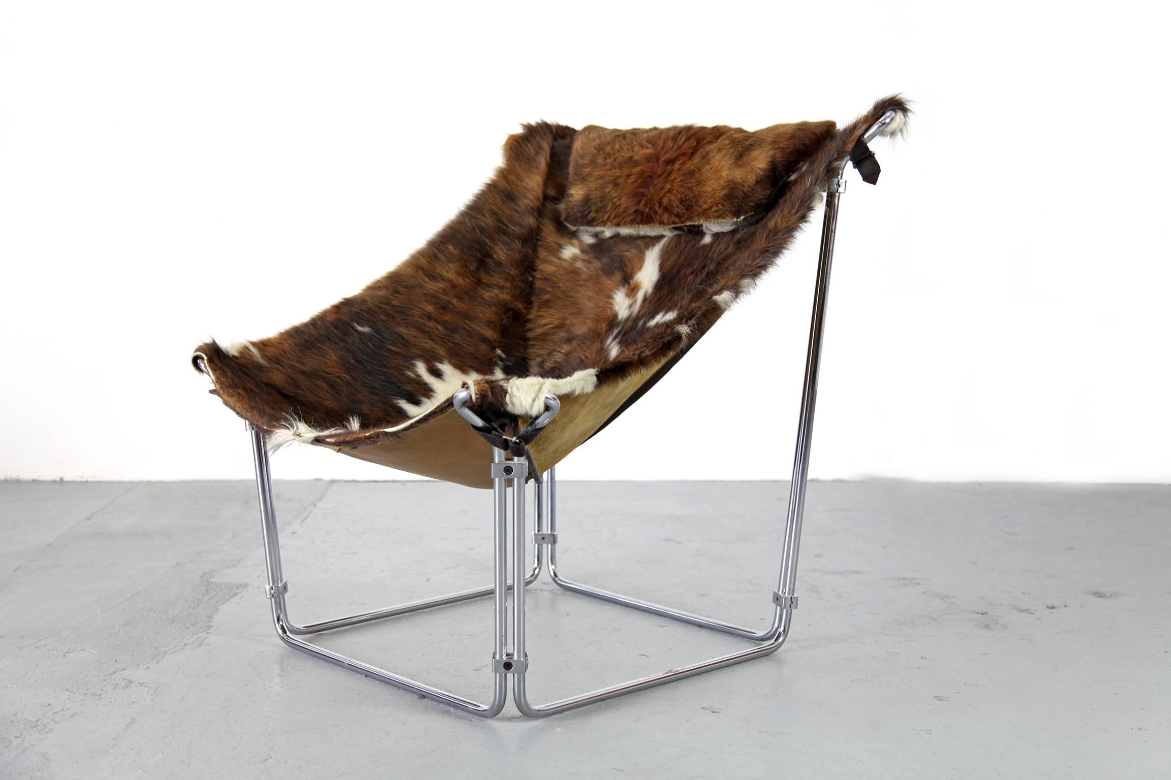 Cowhide Lounge Chair with Ottoman by Kwok Hoi Chan Produced by Steiner, Paris For Sale 1