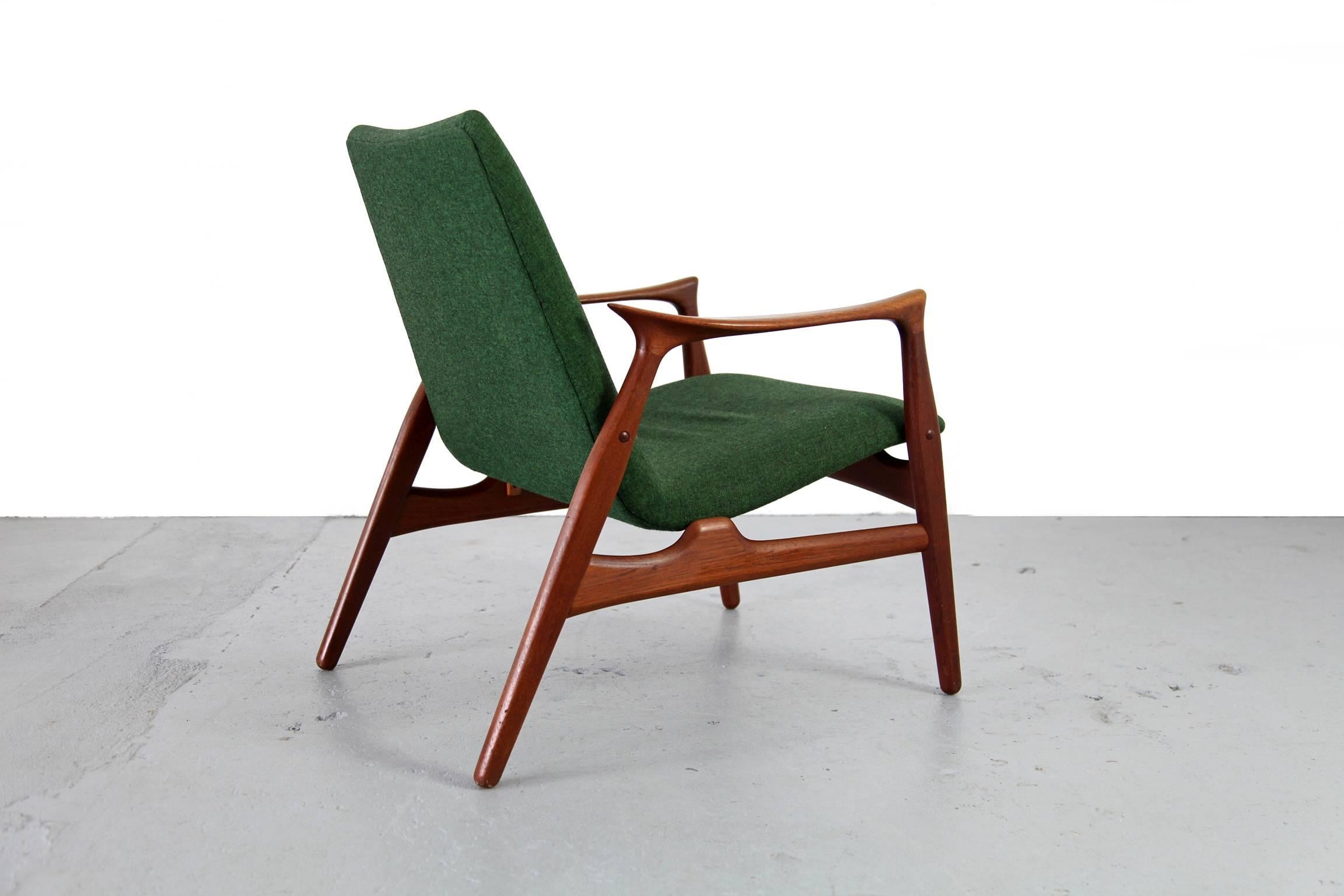 Teak easy chair, model 240 by Arne Hovmand-Olsen for Mogens Kold, designed
before 1958. Organic forms combined with restrained elegance.