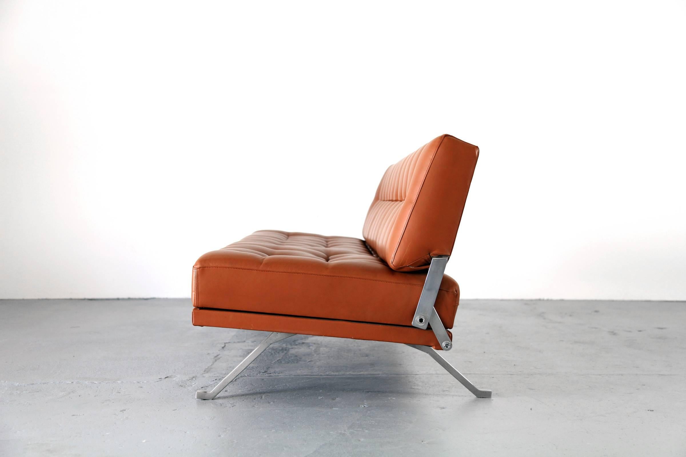 Iconic leather daybed model 