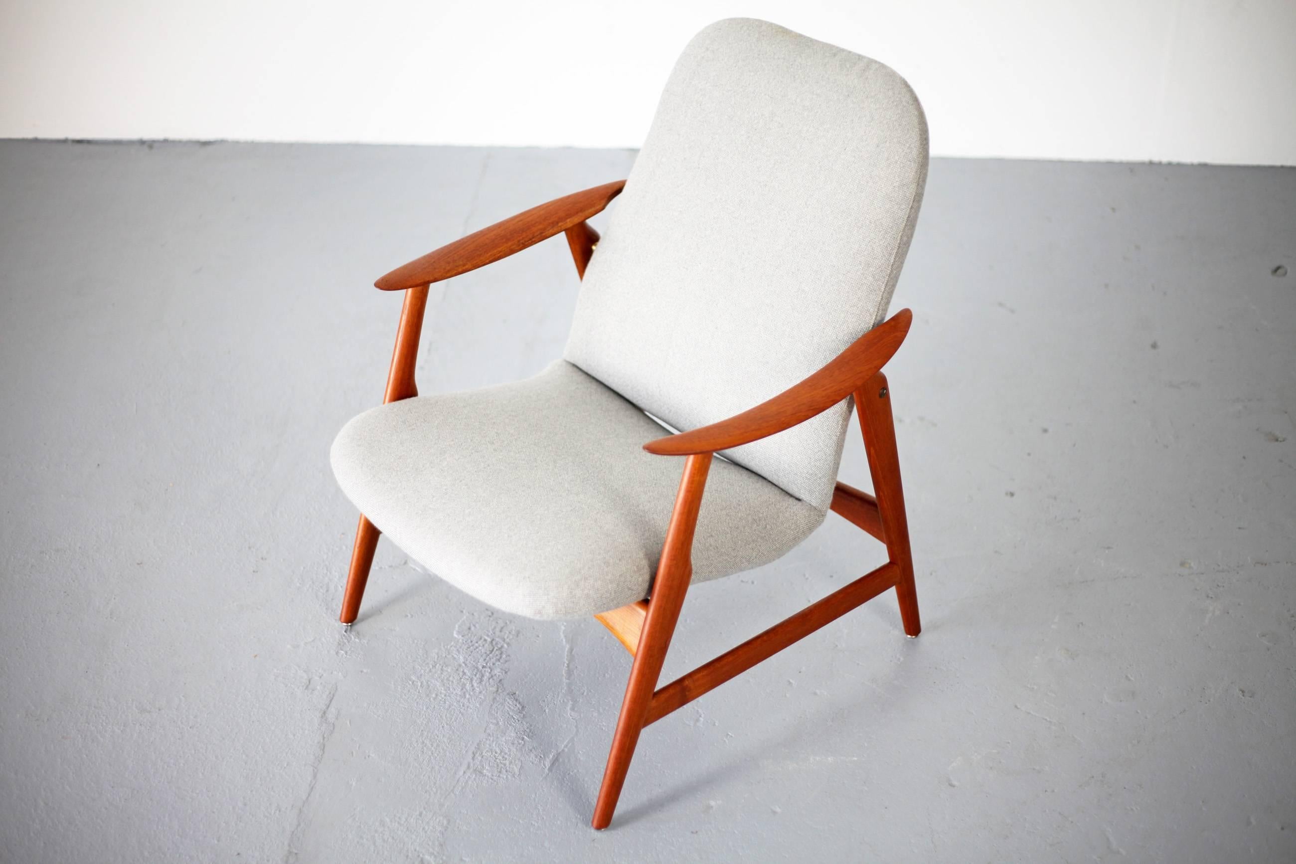 Mid-Century Modern Teak Easy Chair For Sale 4