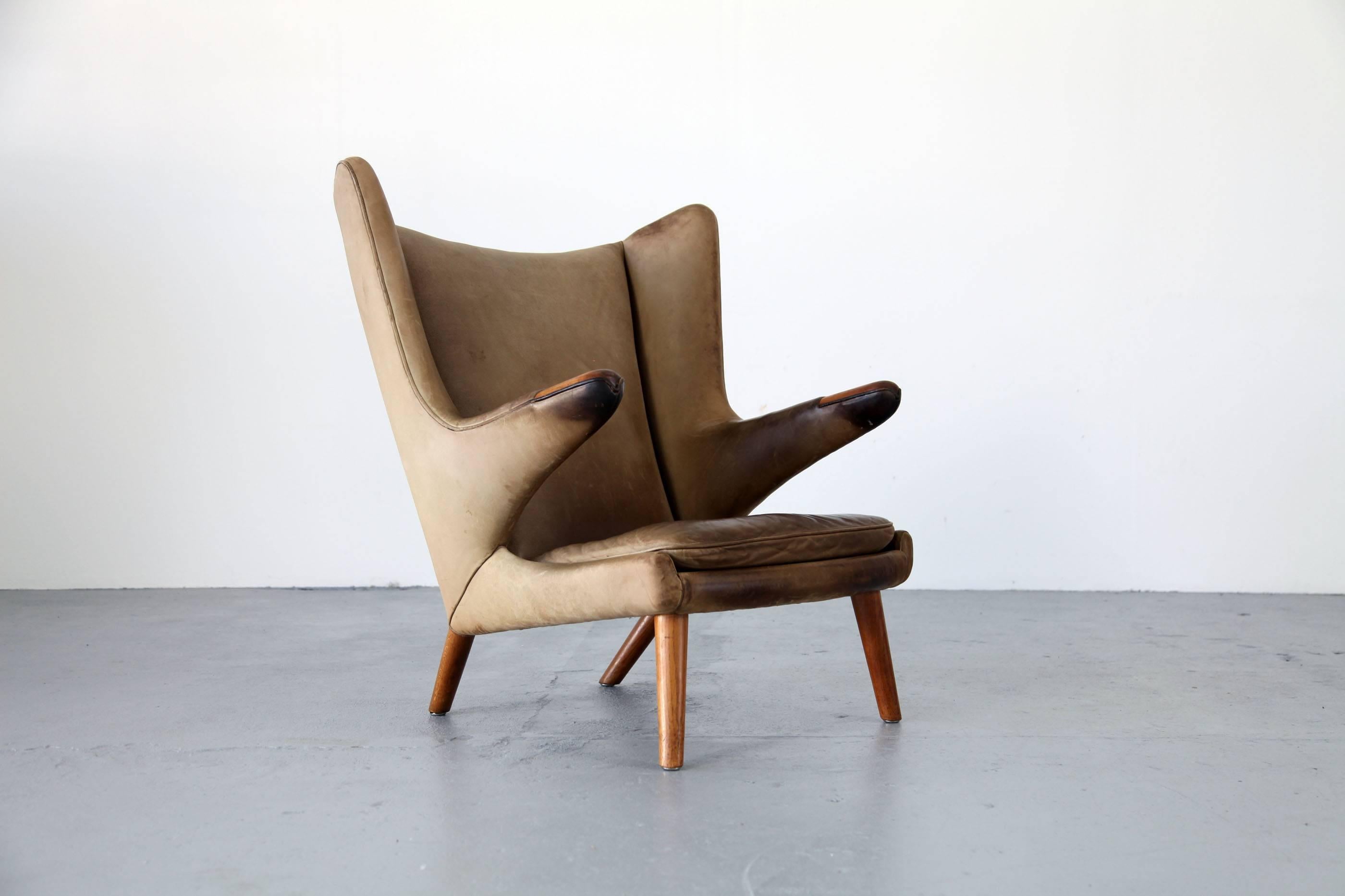 Papa Bear Lounge Chair by Hans J. Wegner, Produced by AP Stolen In Good Condition In Munster, NRW