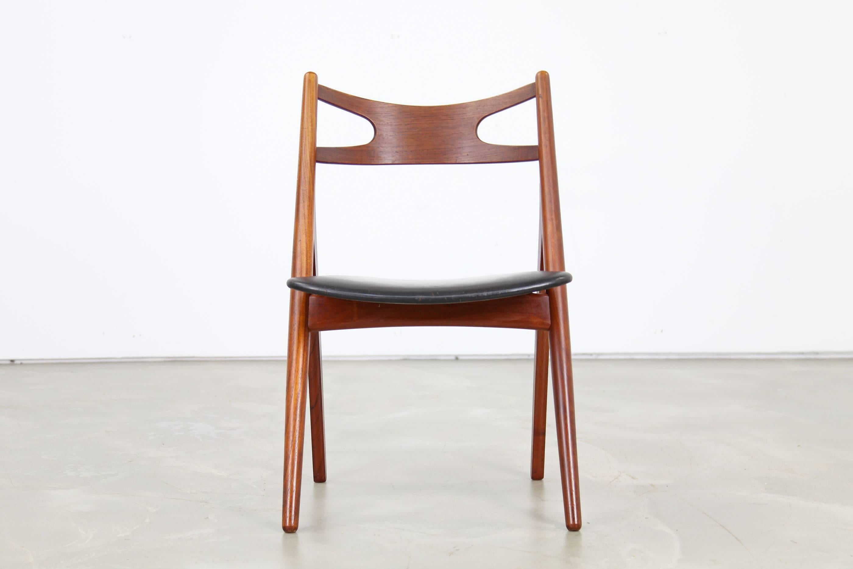 Sixteen Sawbuck Chairs CH-29 by Hans J. Wegner for Carl Hansen In Excellent Condition In Munster, NRW