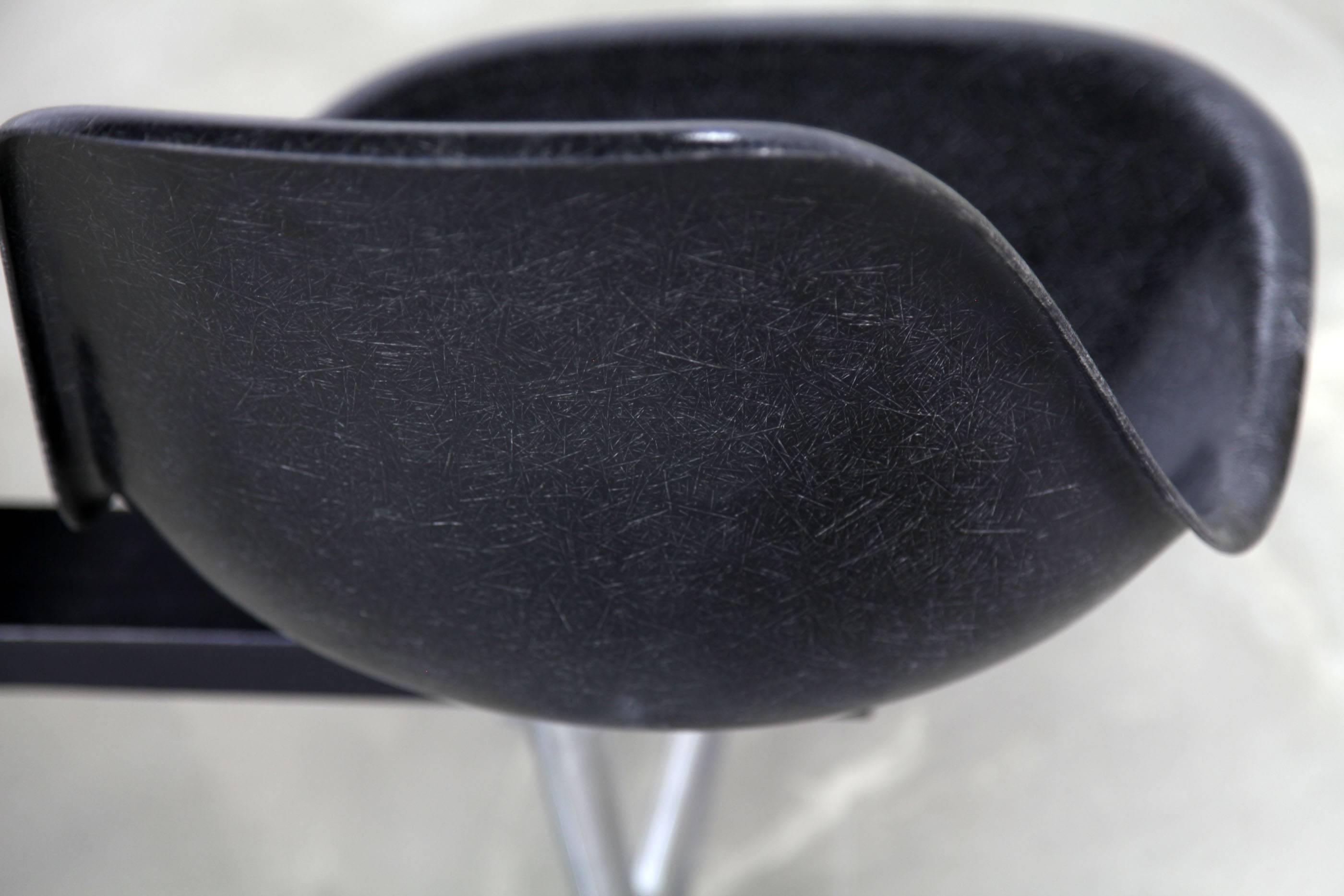 Four-Seat Shell Tandem by Charles & Ray Eames for Herman Miller Vitra 1