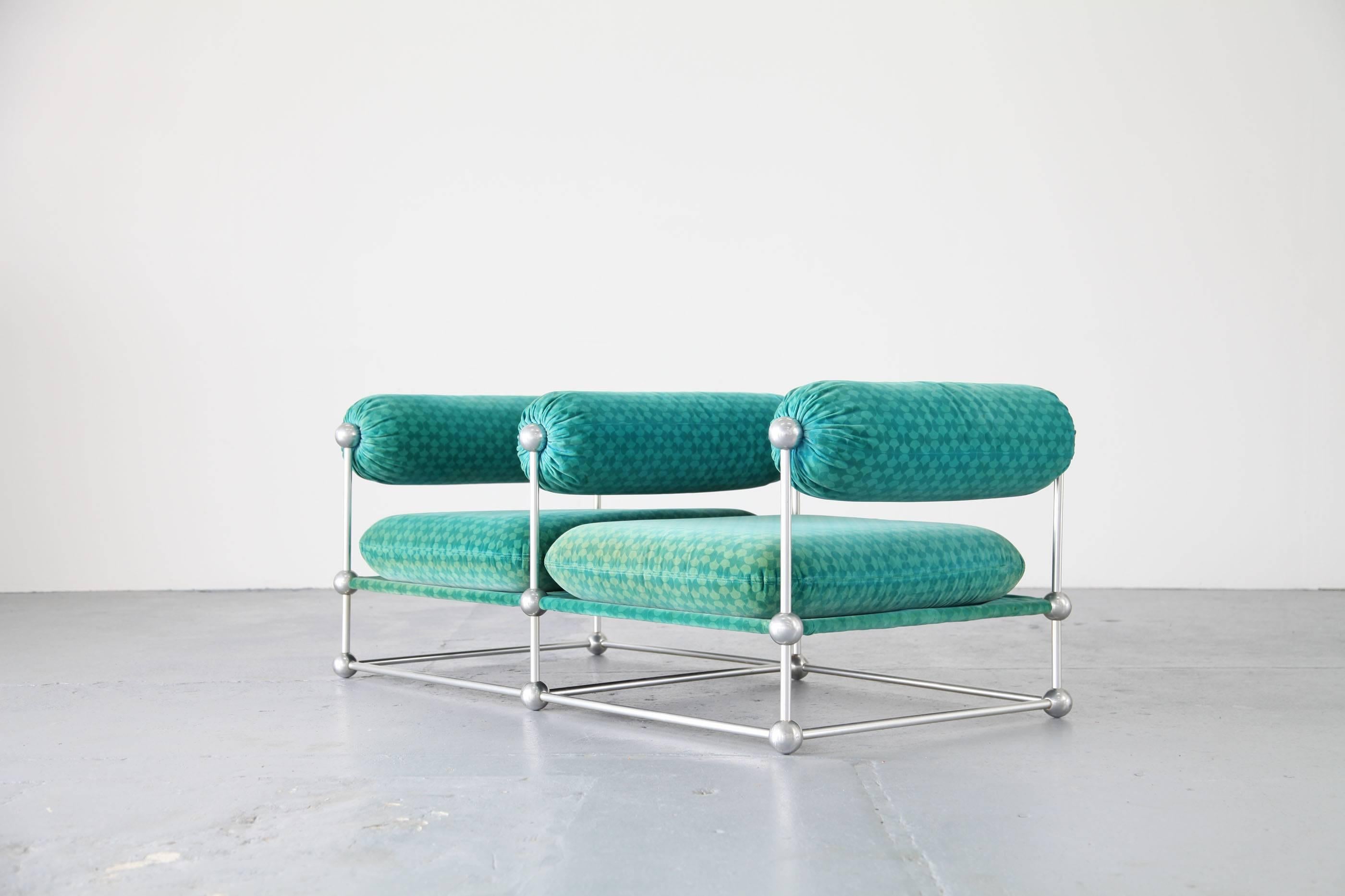 Very rare two-seat sofa by Verner Panton, model S 420, produced by Thonet, circa 1968. We have other pieces from this series in our listings. All pieces feature original upholstery with patina.