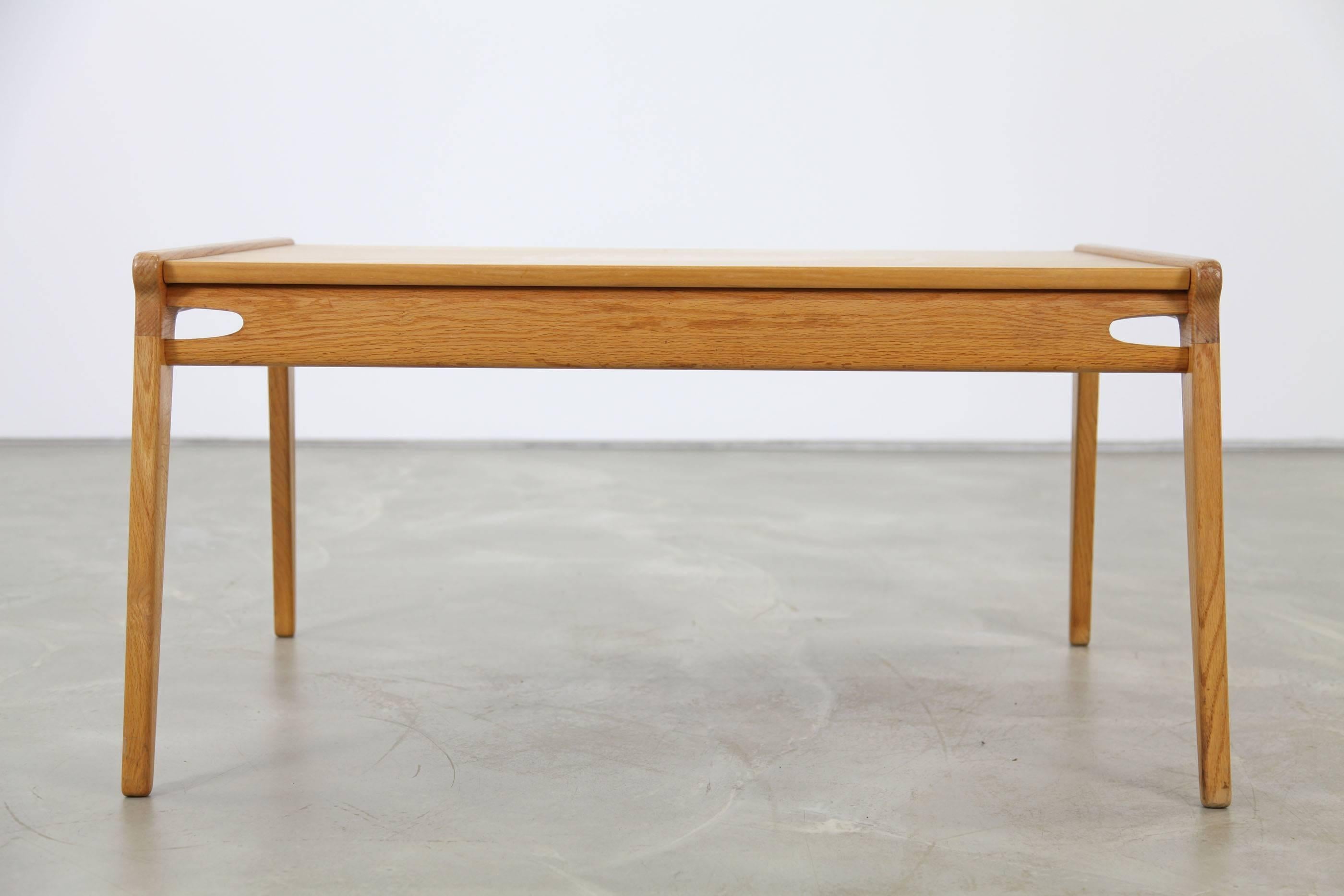 Mid-Century coffee table from the 1950s. This table matches two easy chairs, we have in our listings. 

  
