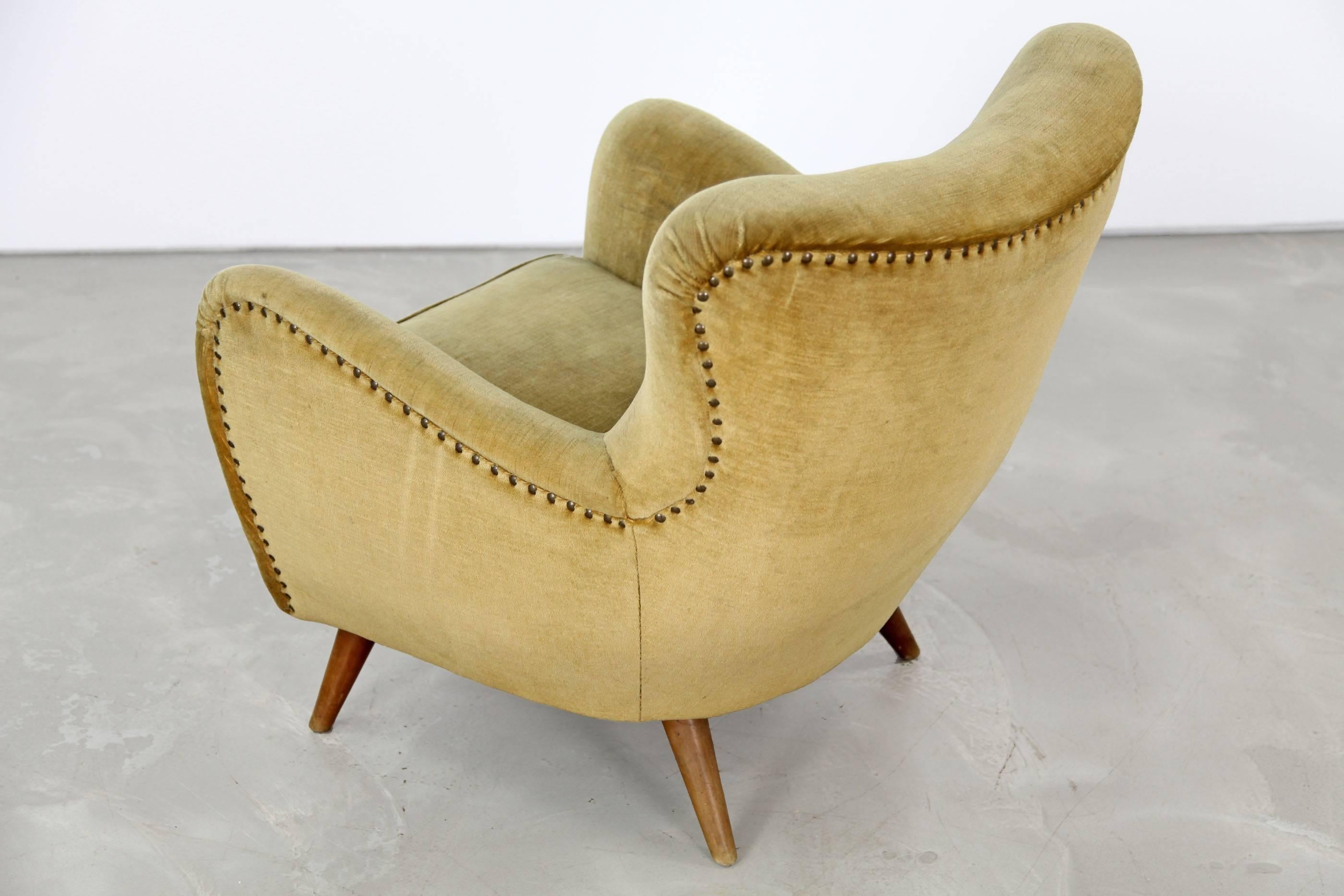 Curved Lounge Chair from the 1940s in the Manner of Otto Schulz For Sale 2