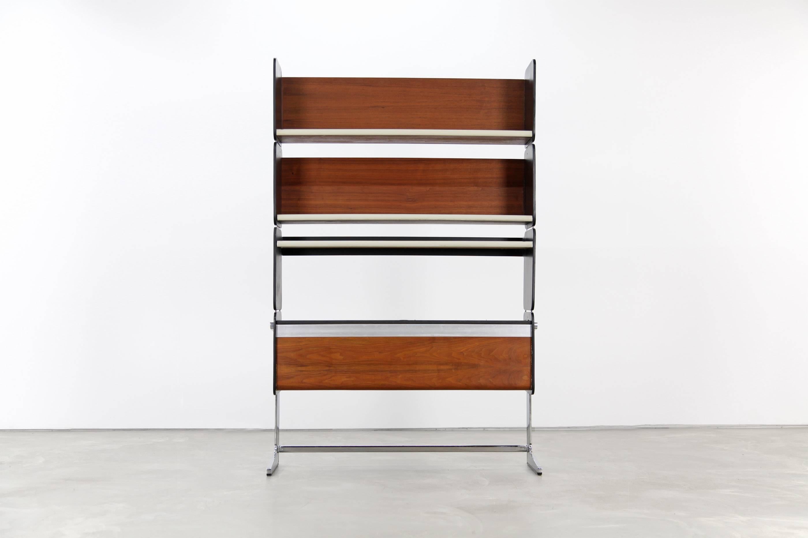 Shelving unit designed by George Nelson. Manufactured Herman Miller in the 1960s.
 