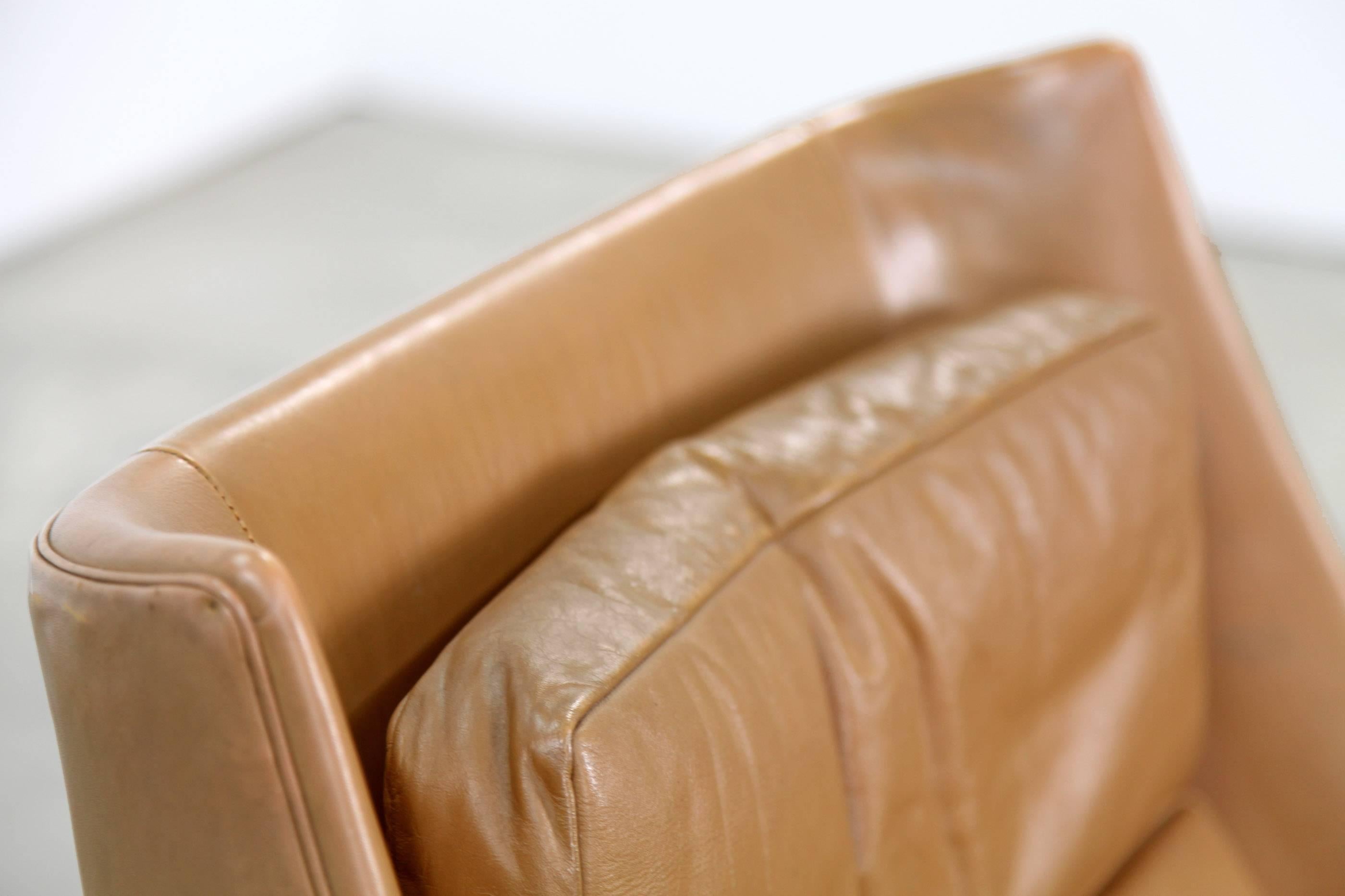 Danish Lounge Chair Attributed to Hans Olsen, with Cognac Original Leather In Good Condition In Munster, NRW
