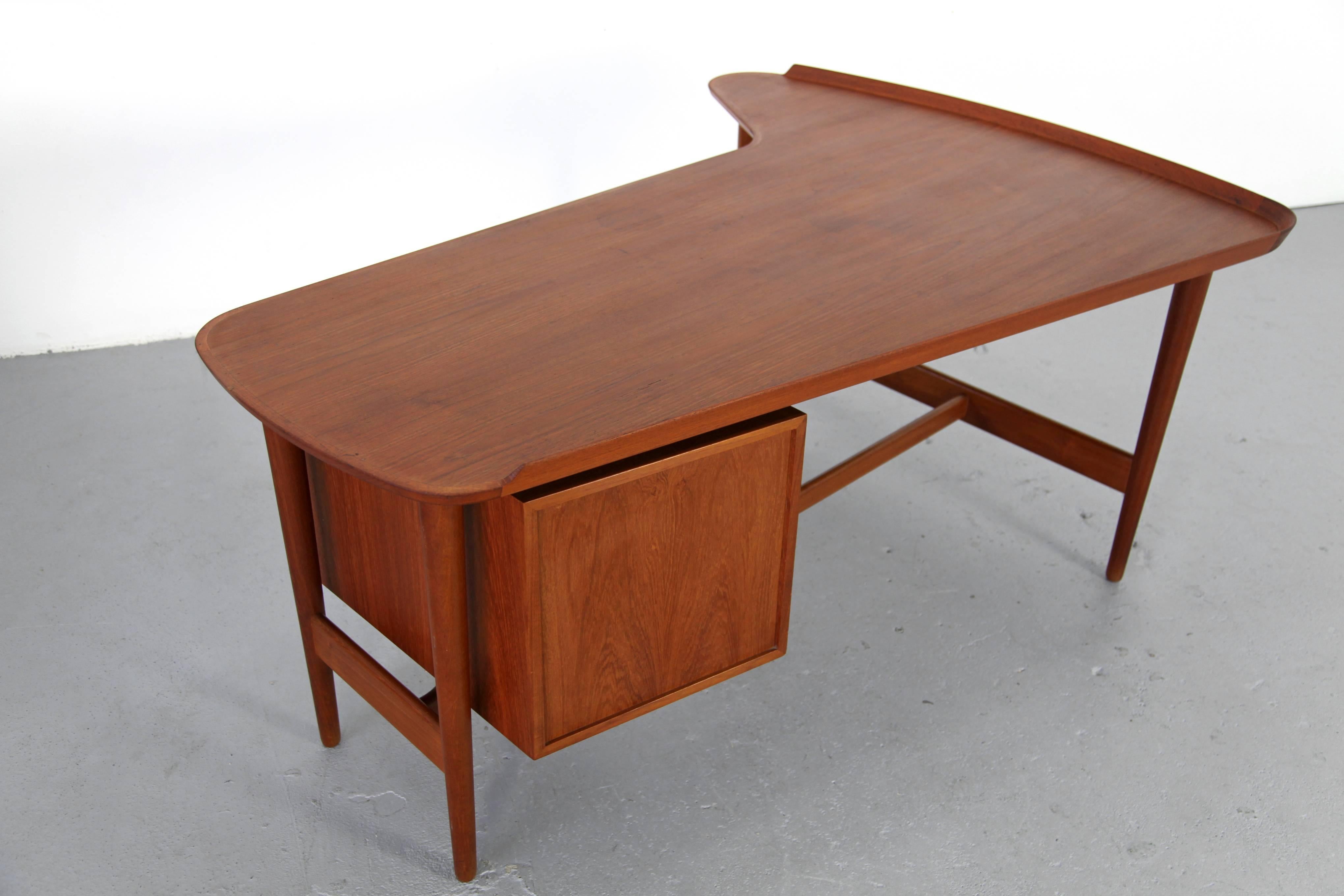 Scandinavian Modern Teak Desk by Arne Vodder for Bovirke, Denmark, Model BO85 For Sale