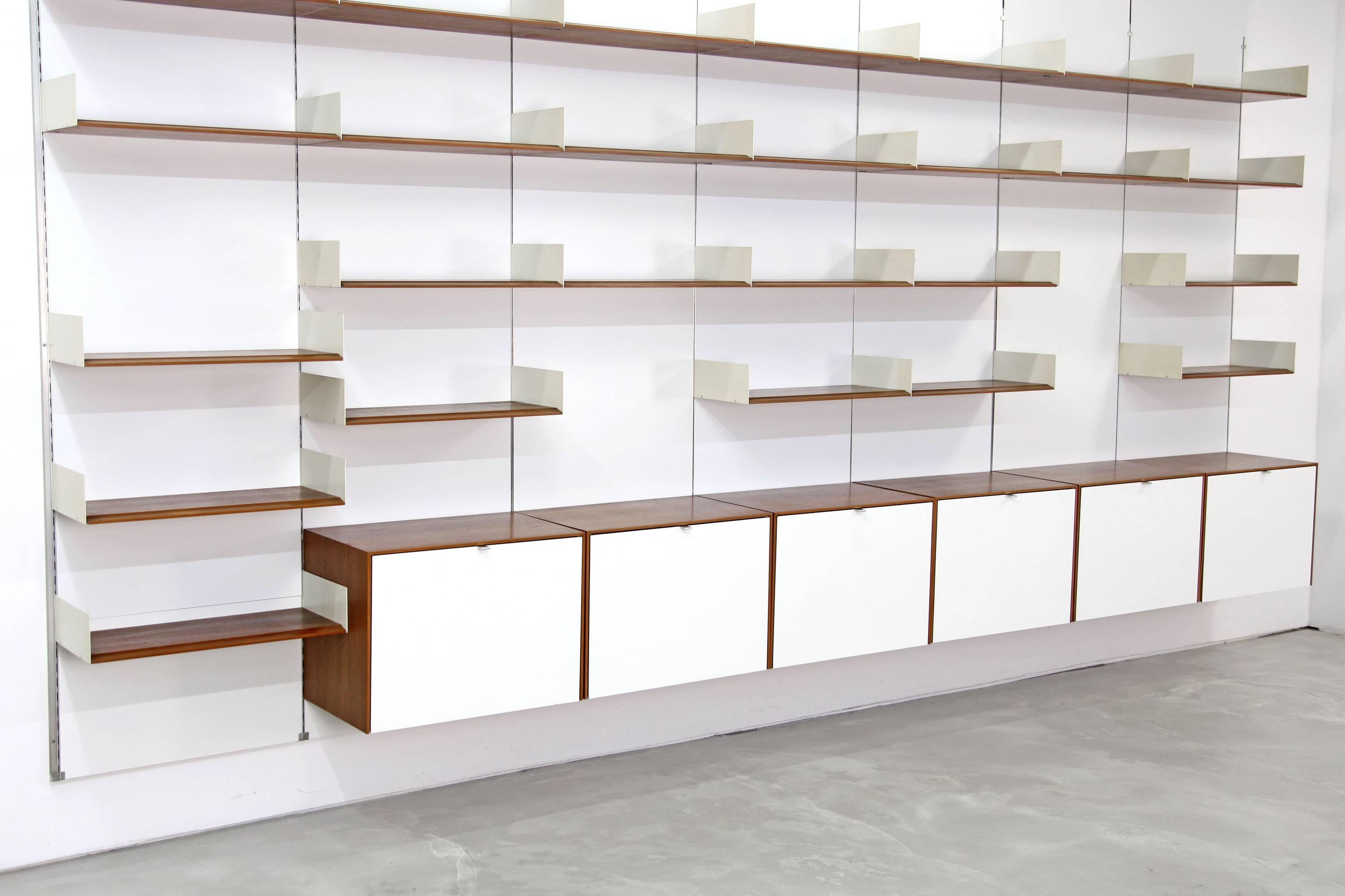 Wall unit by Fred Ruf. Manufactured by Knoll International, Stuttgart. 

This is a large version of this very rare shelf, measuring 43 x 465 x 220 cm [D x W x H]. This unit is in excellent condition.