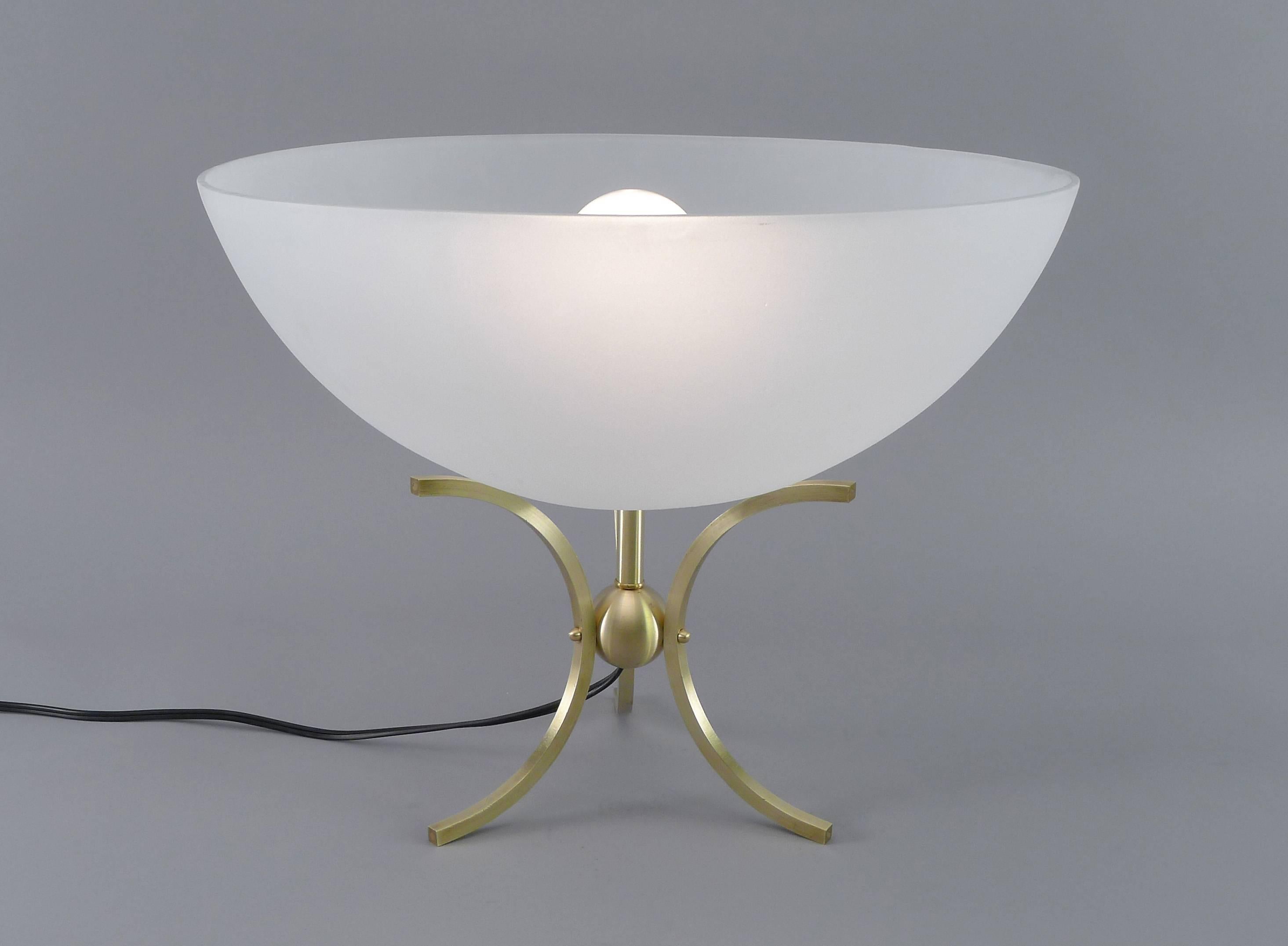 American Hollywood Regency Style Lamp with Curved Brass Legs For Sale