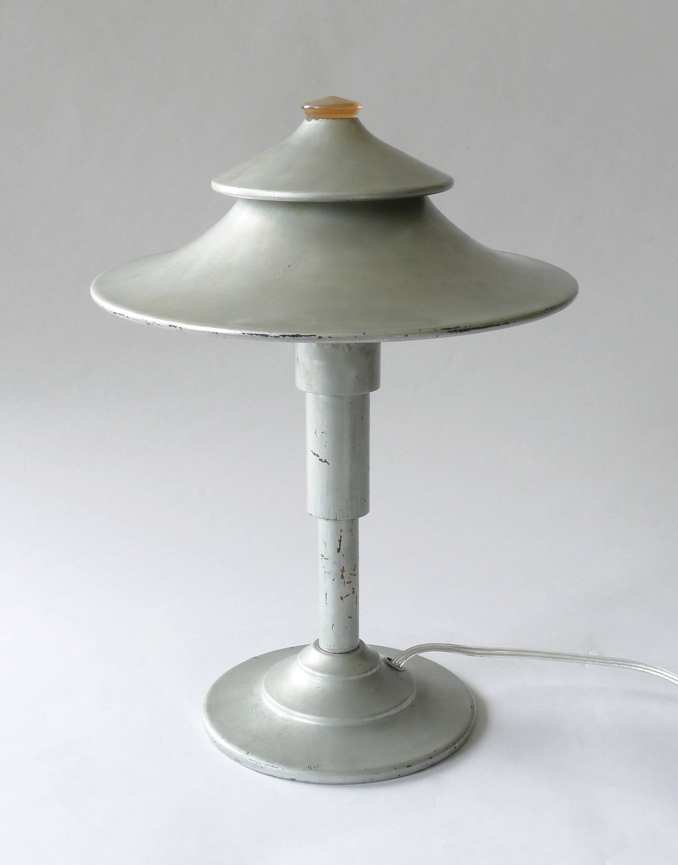 1930's Art Deco Iconic Walter Von Nessen Table Lamp In Good Condition For Sale In Newburgh, NY
