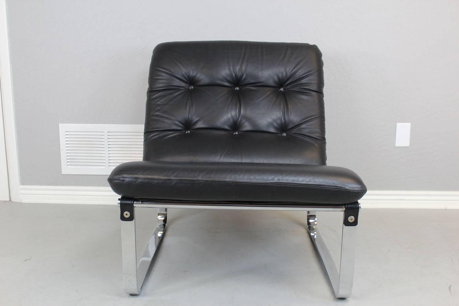Mid-Century Modern Westnofa Bracket Back Leather Lounge Chair For Sale
