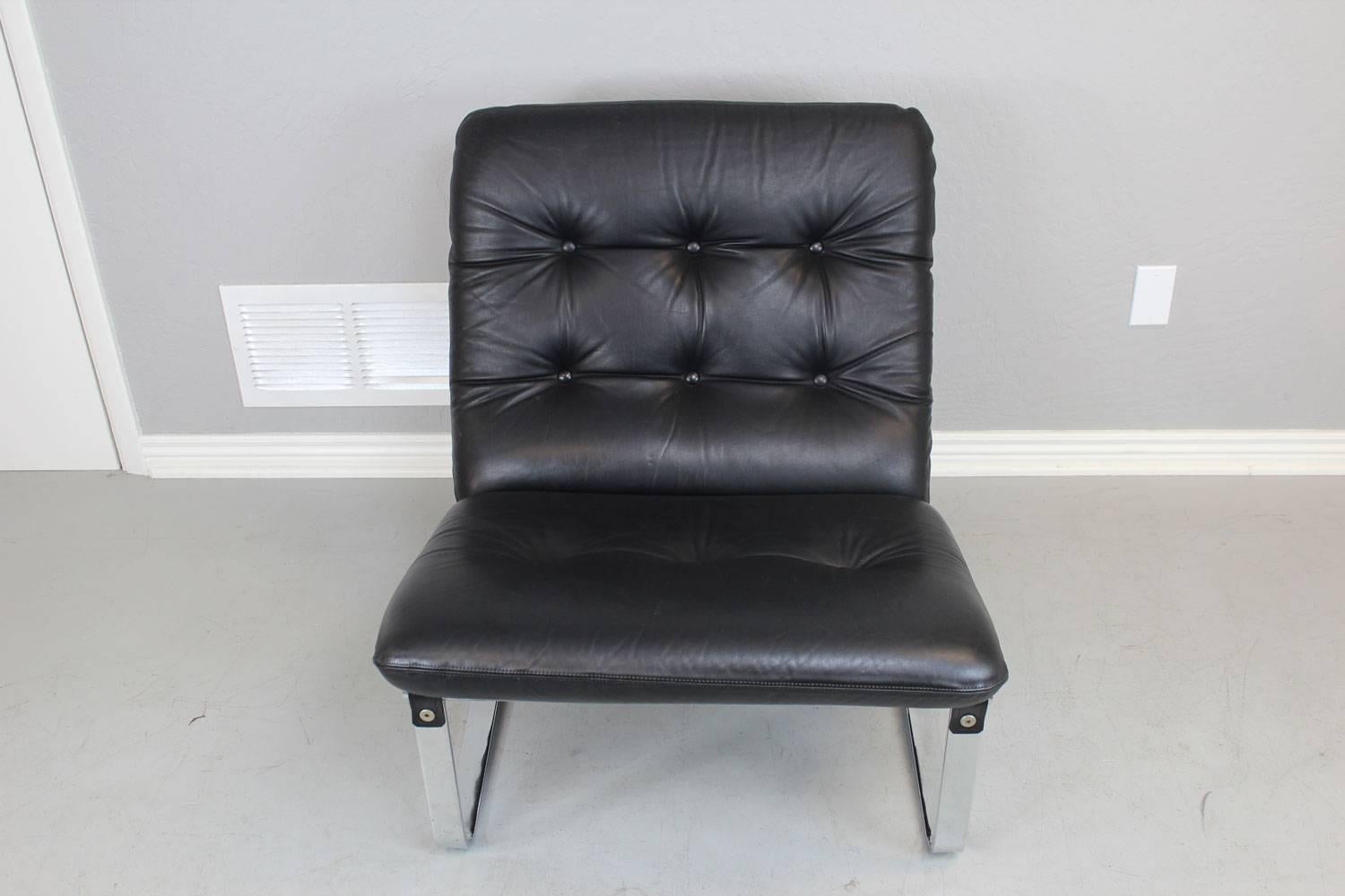Westnofa Bracket Back Leather Lounge Chair In Excellent Condition For Sale In Phoenix, AZ
