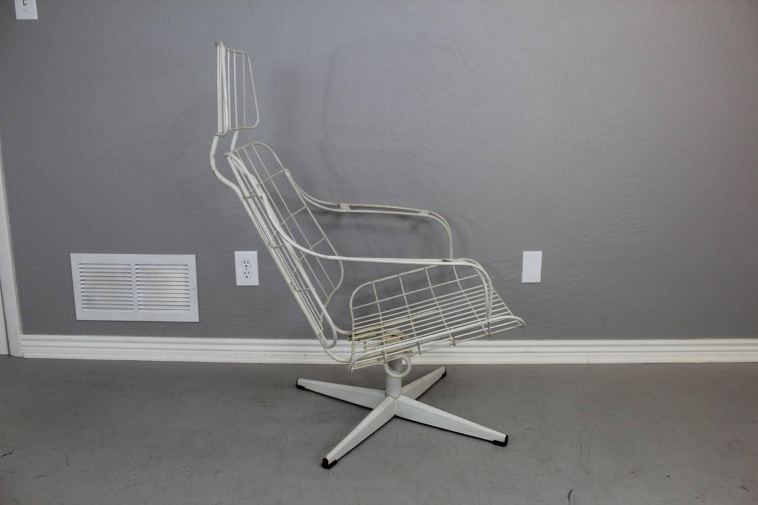 Highback swivel metal lounge chair by Homecrest. All original glides.
