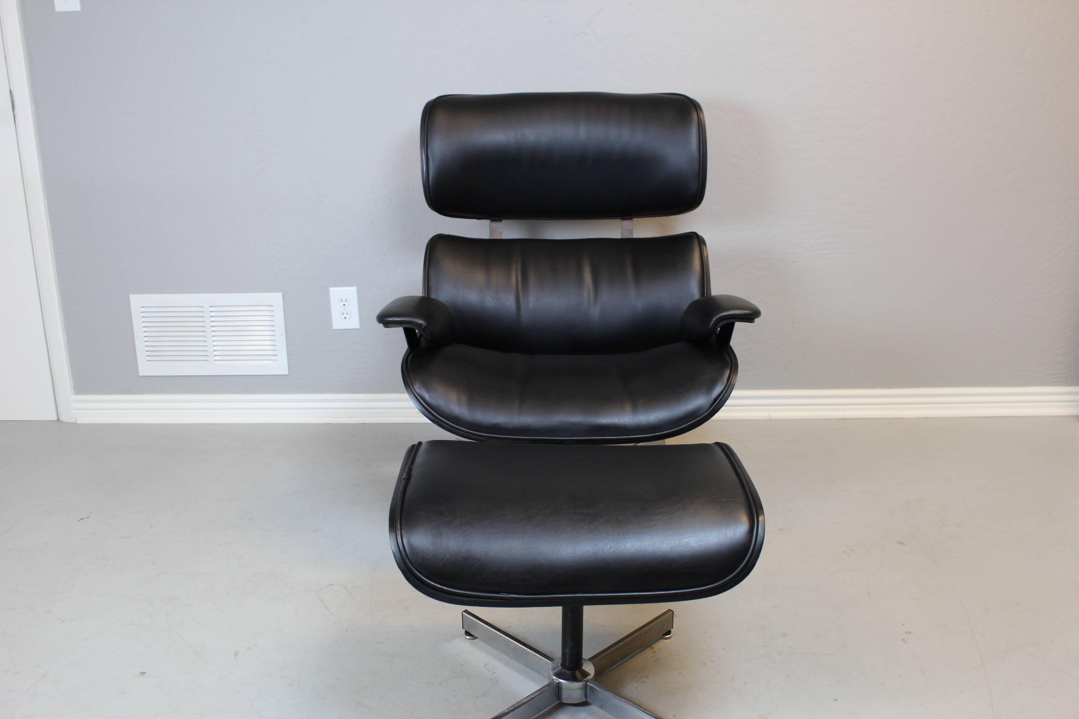 George Mulhauser for Plycraft Black Leather Lounge Chair and Ottoman In Good Condition In Phoenix, AZ