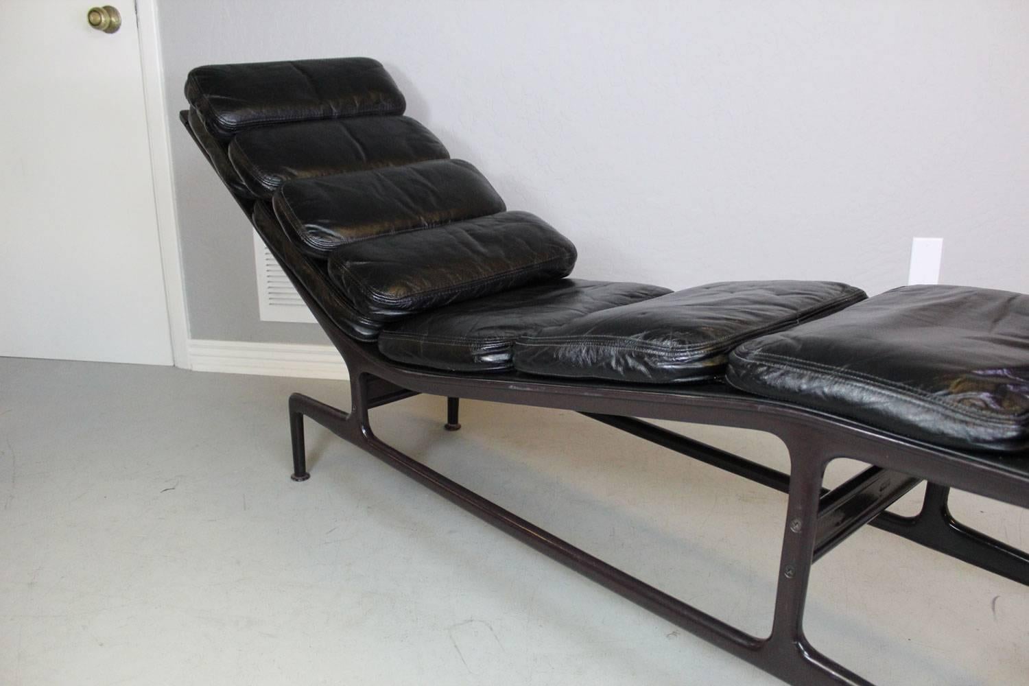 Mid-Century Modern Billy Wilder Chaise Lounge by Charles and Ray Eames