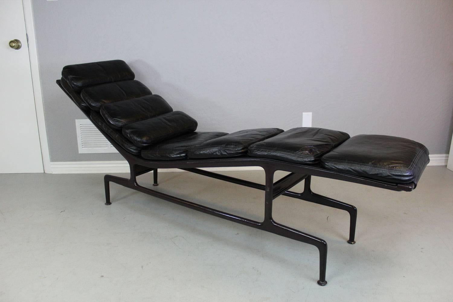 Billy Wilder chaise in black leather by Charles and Ray Eames. This leather and metal chaise is all original and comes with four extra black leather pillows on a powder coated metal base.