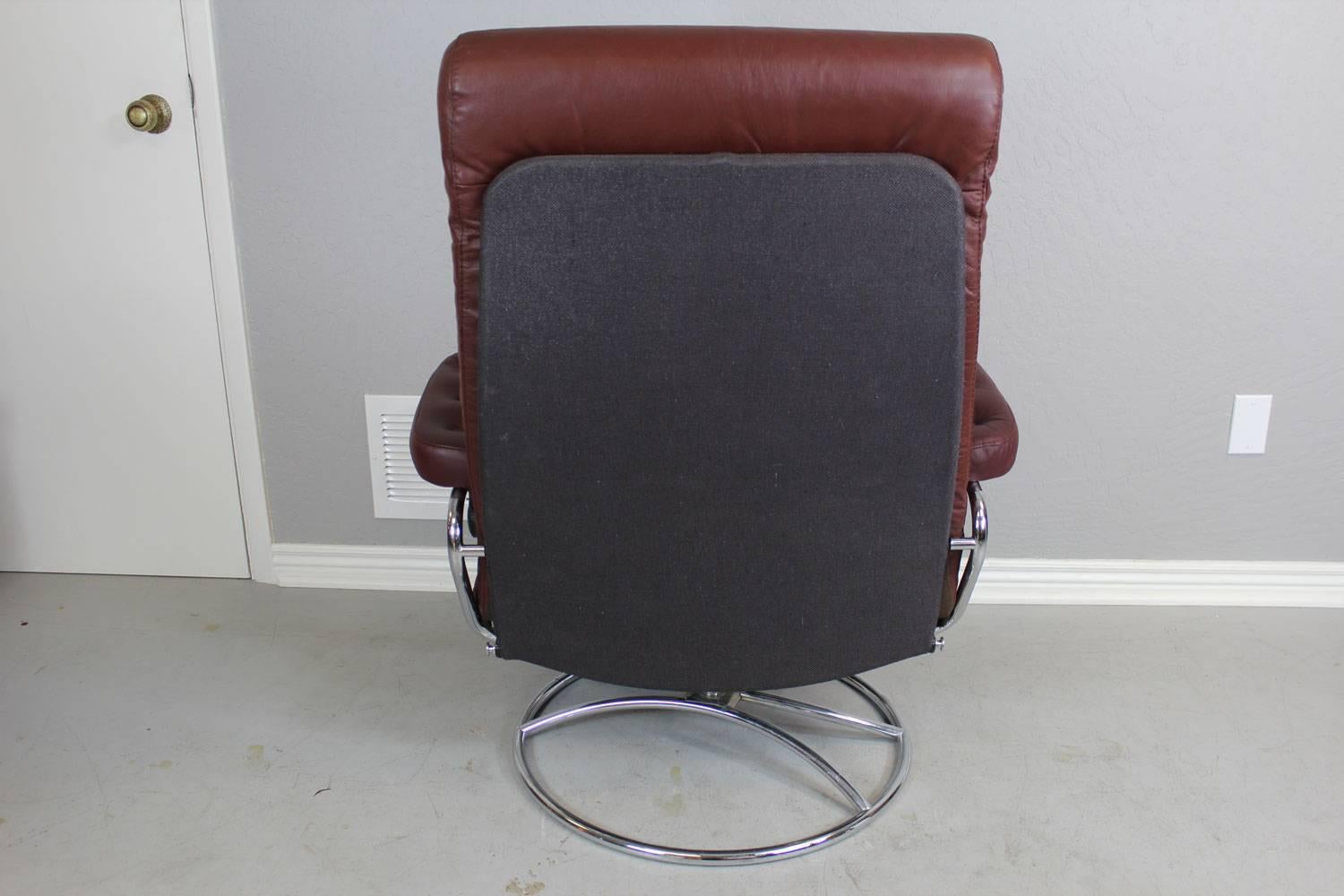 Ekornes Lounge Chair and Ottoman In Good Condition In Phoenix, AZ