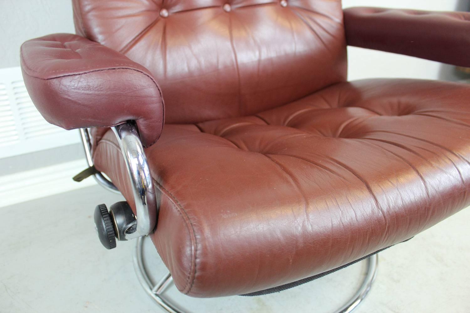Leather Ekornes Lounge Chair and Ottoman