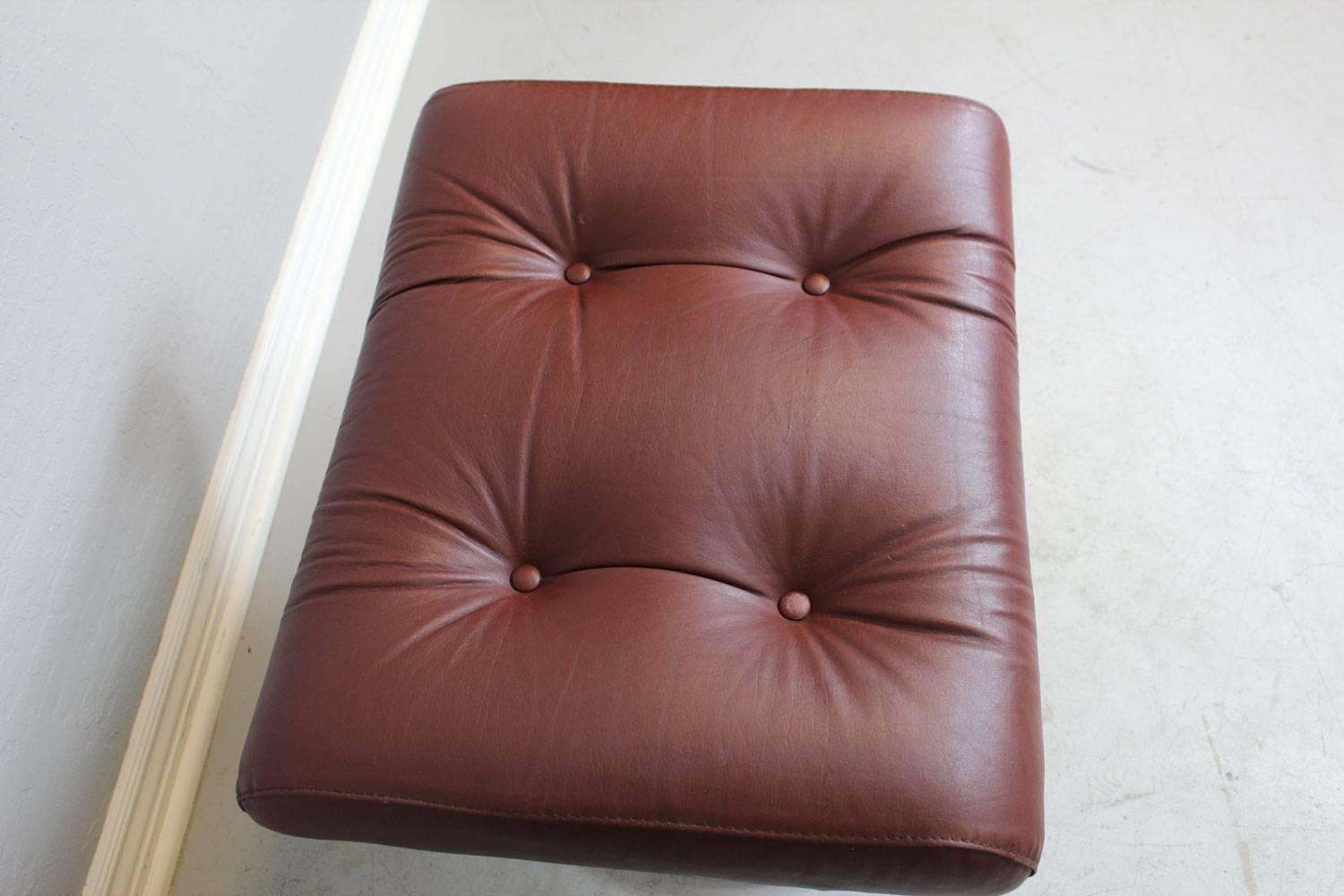 Ekornes Lounge Chair and Ottoman 2