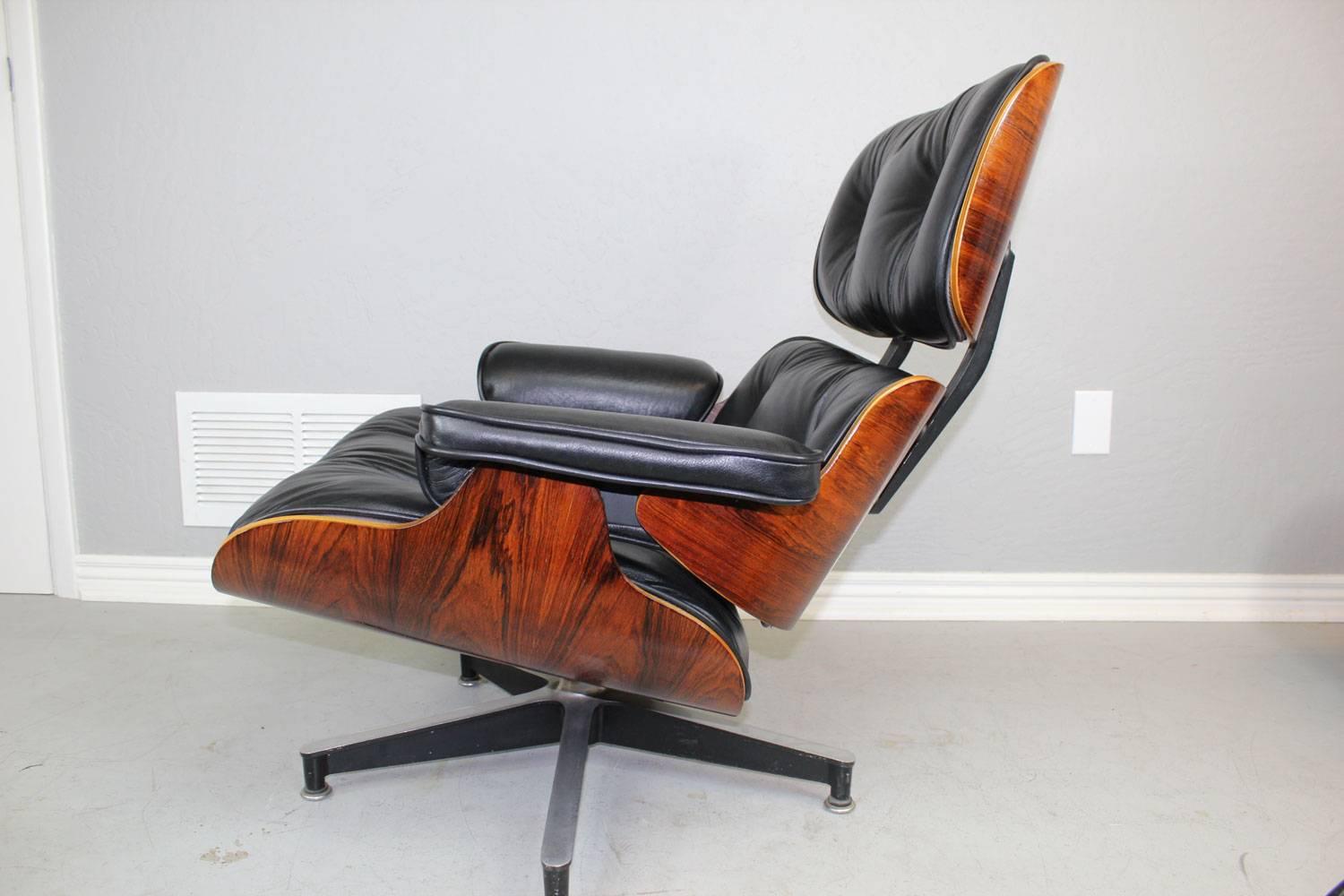 Mid-Century Modern Eames Rosewood 670 Lounge Chair and 671 Ottoman in Black Leather