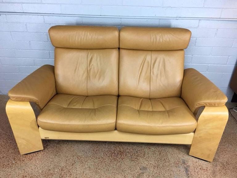 Ekornes Stressless Reclining Leather Loveseat Sofa At 1stdibs Mid Century Modern Ekornes Stressless Reclining Leather Loveseat Sofa For