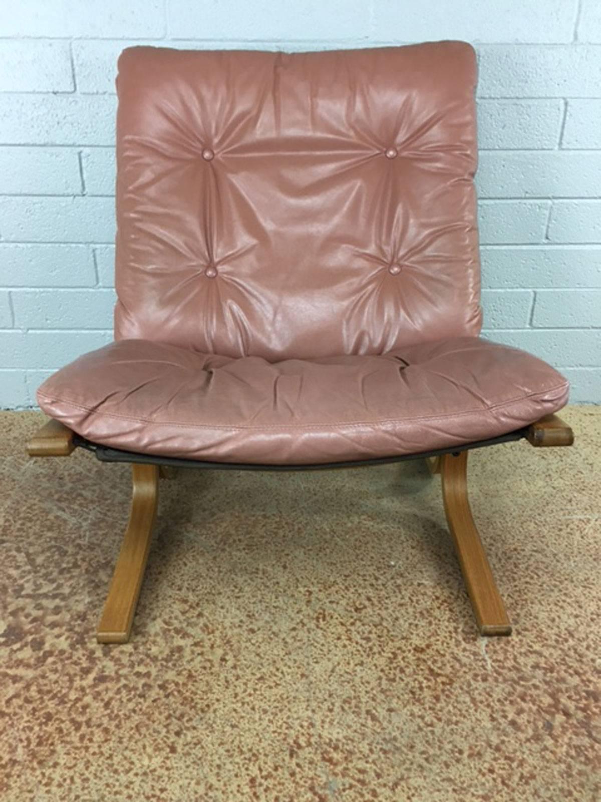 Well maintained side chair by Westnofa. No rips, tears or holes in the leather. Very good overall condition.