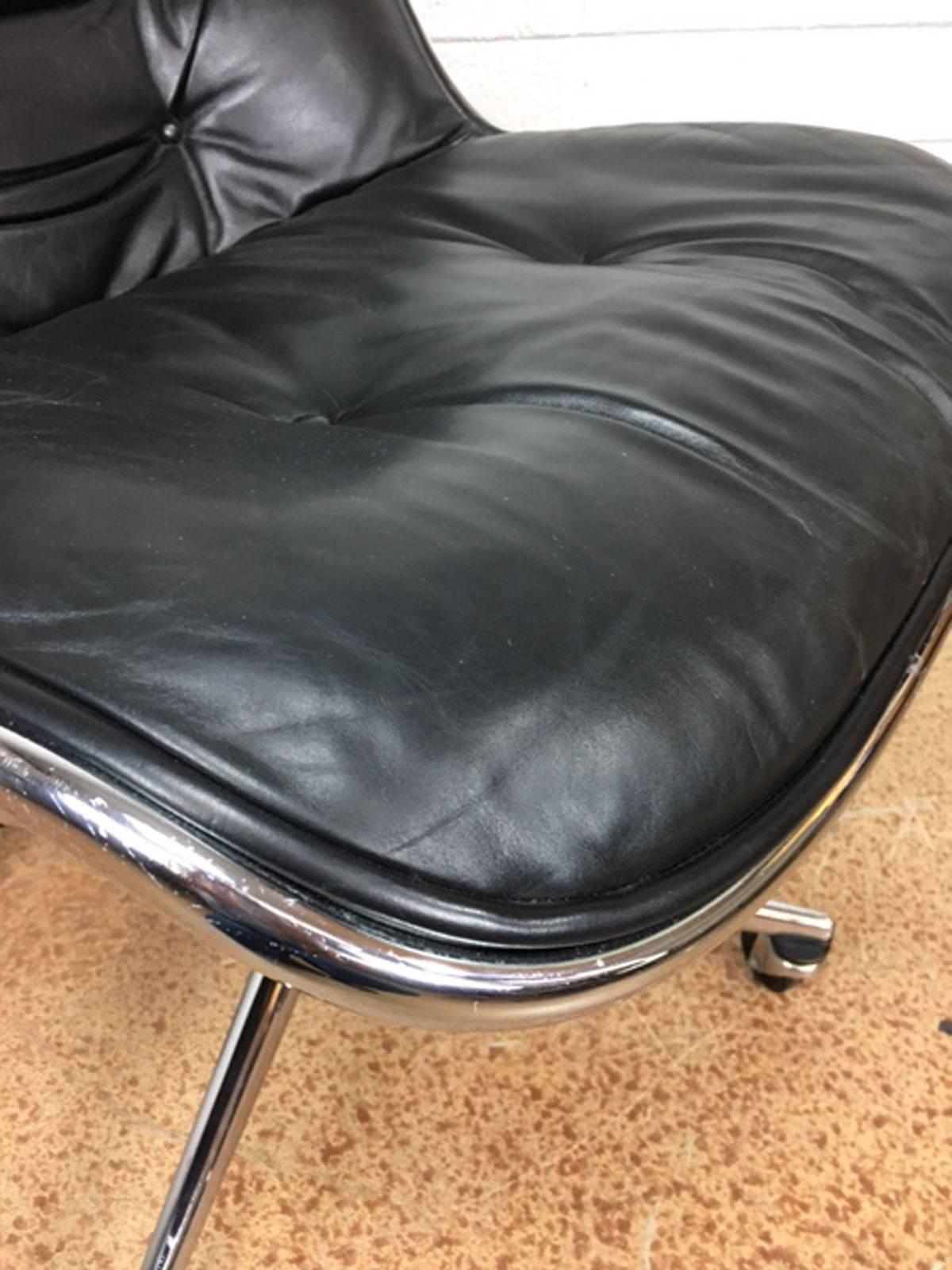 Charles Pollock Executive Side Chair in Black Leather In Excellent Condition In Phoenix, AZ
