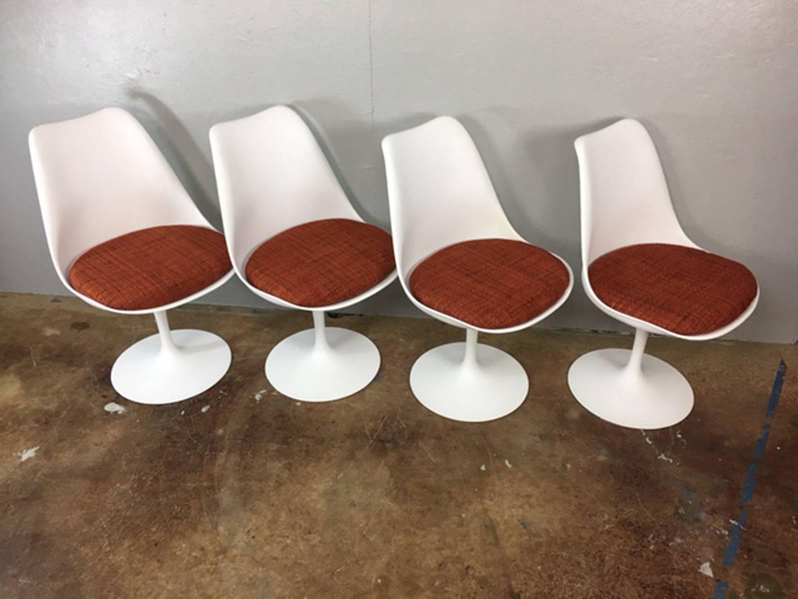 Eero Saarinen Tulip Dining Chairs by Knoll 2