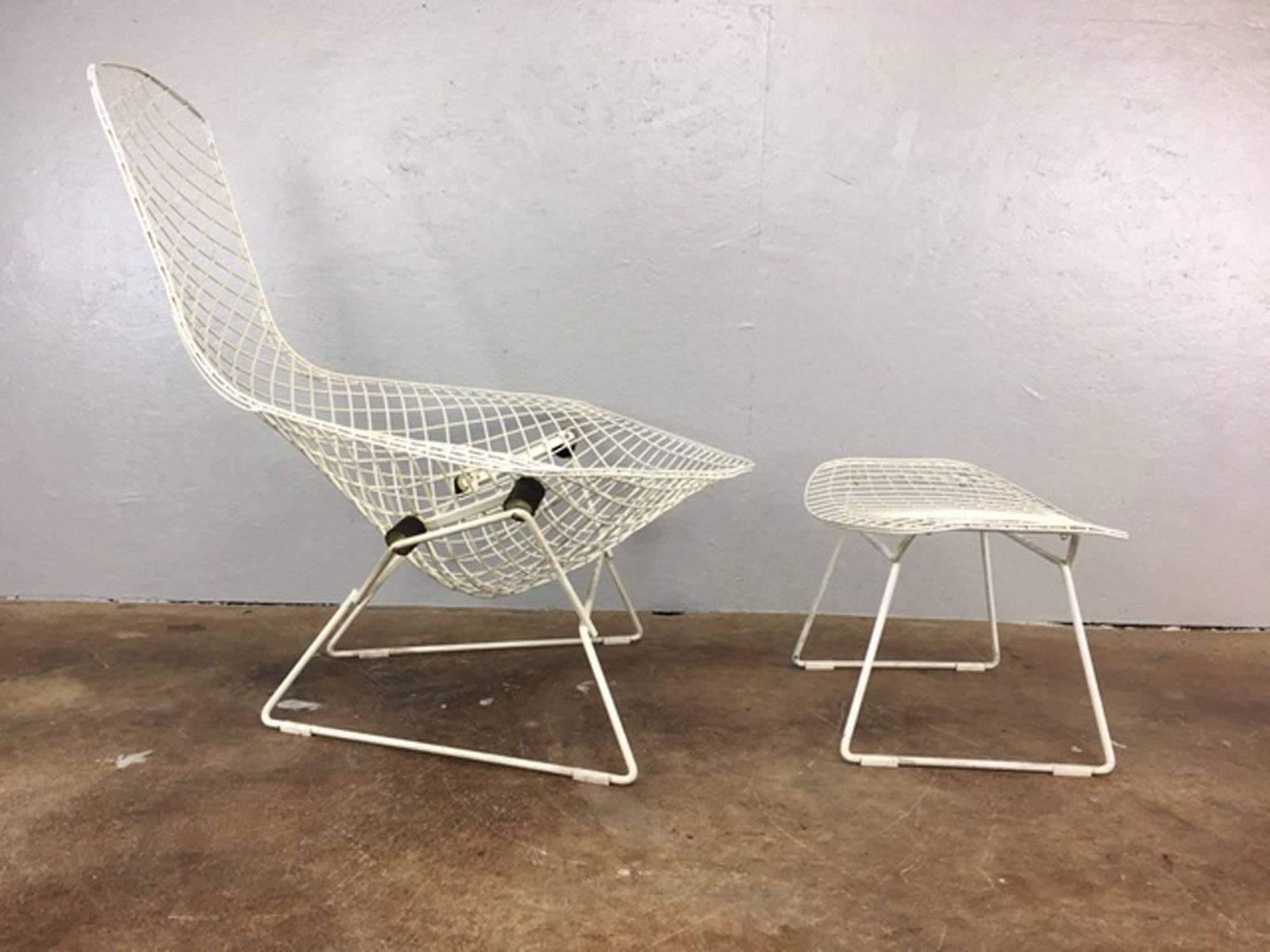 1960s Harry Bertoia white bird chair and ottoman for Knoll. Very well maintained and cared for set.