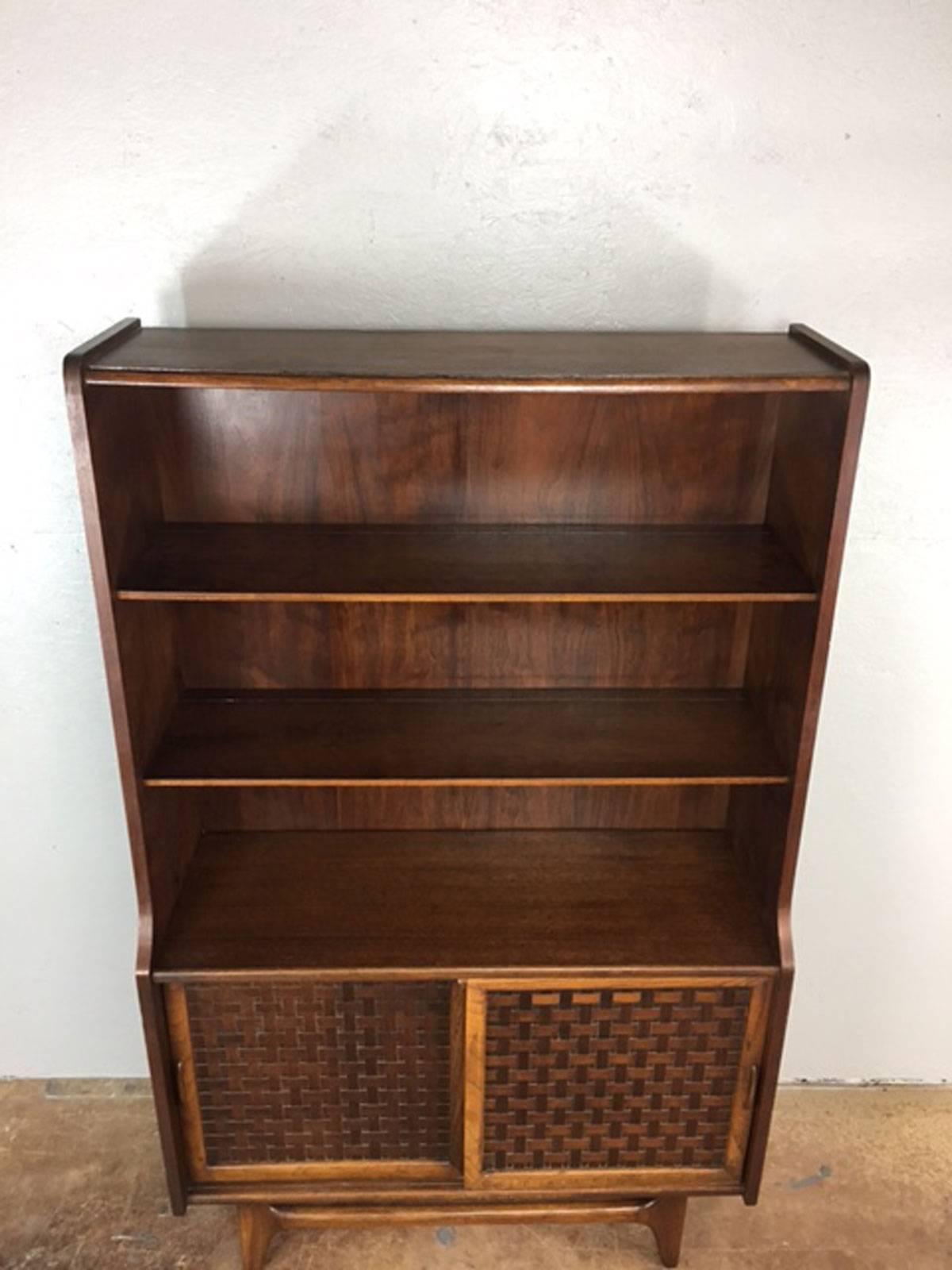 1960s Lane basket weave hutch and bookcase in walnut. This piece is simple but has just enough added elegance and uniqueness to make it a Fine addition to your Mid-Century Modern collection. Original condition. Simply polished up.