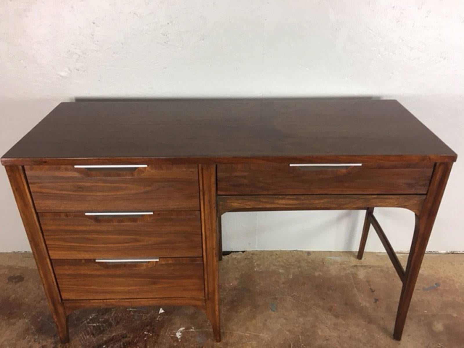 Superb desk by Kent Coffey in walnut from his impact line. Refurbished slightly for a fresh, rich, and clean presentation. 

Knee hole area is 25