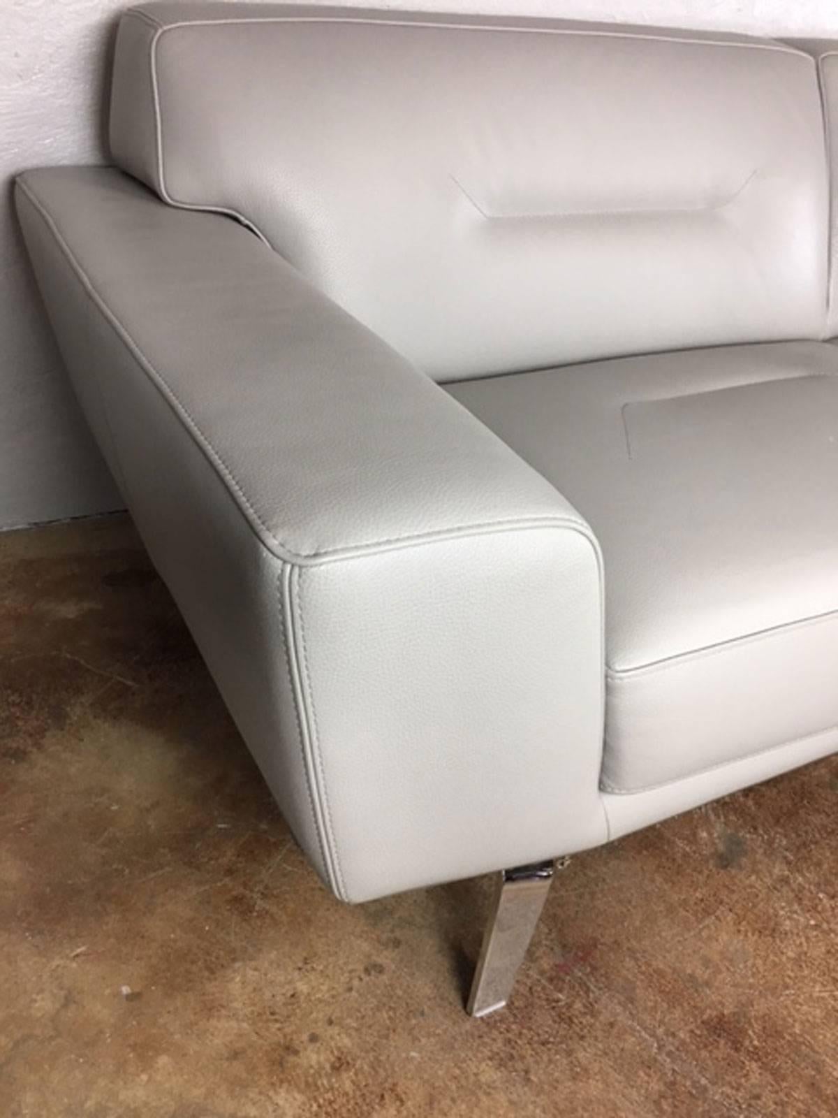 Superb Roche Bobois gray leather sofa. No rips, tears, holes, or unusual wear. Sleek. Modern. Seat height is 15