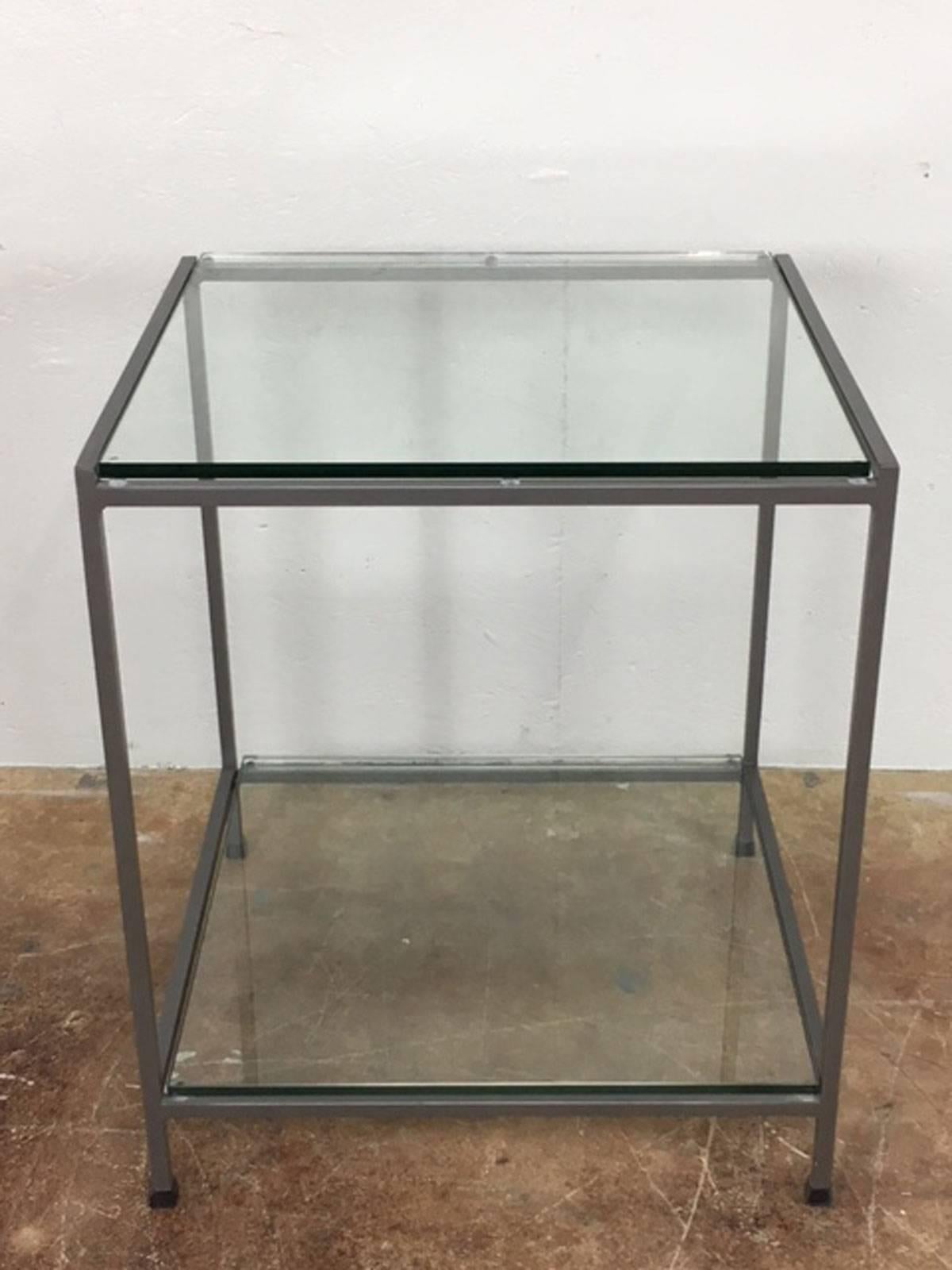 Florence Knoll Two-Tiered Chrome and Glass Side Table In Excellent Condition For Sale In Phoenix, AZ