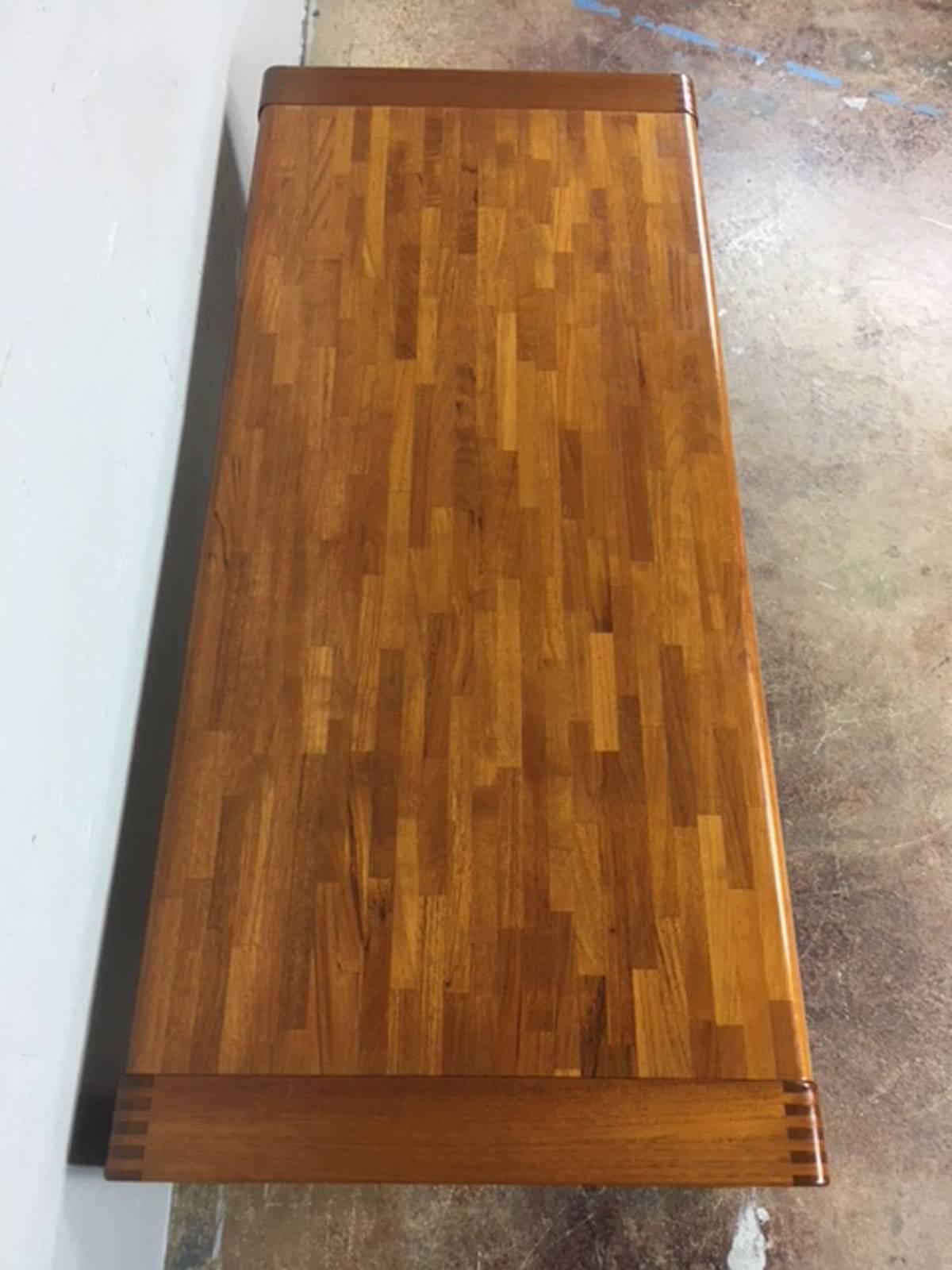 Teak Patchwork Coffee Table In Excellent Condition For Sale In Phoenix, AZ